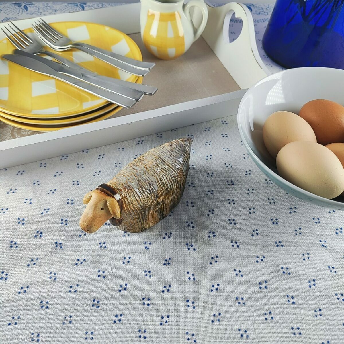 Ceramiczny baranek wielkanocny do koszyczka i na świąteczny stół