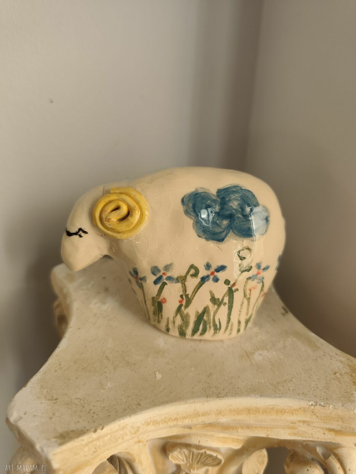 Baranek ceramiczny na Wielkanoc - ręcznie malowany, szkliwiony i dwukrotnie wypalany