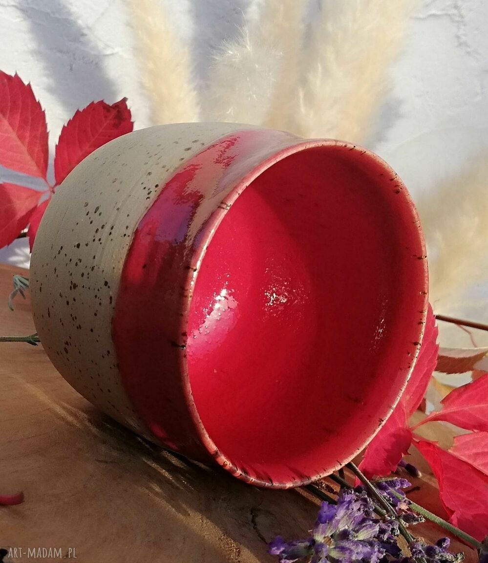 Czerwony ceramiczny kubek-czarka na prezent walentynkowy dla niej - ręcznie robiony