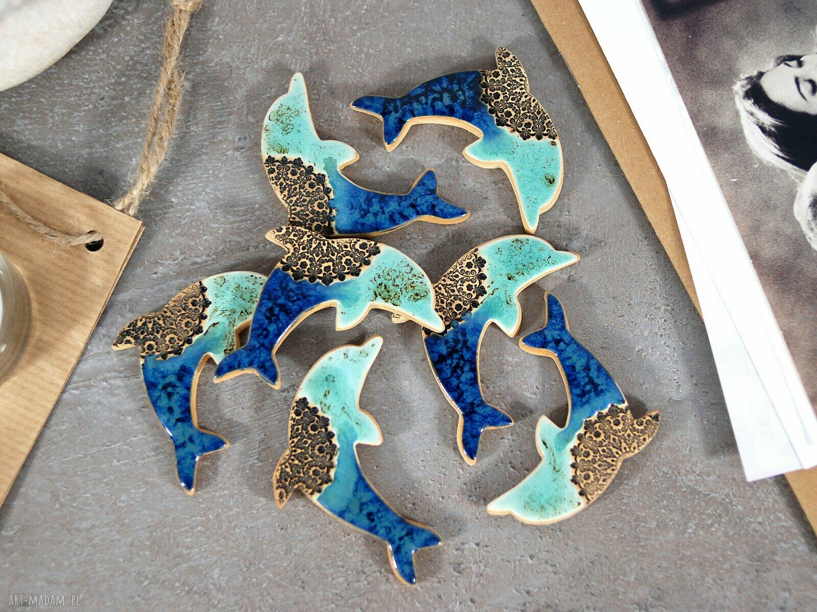 Ceramiczny delfin - magnes na lodówkę