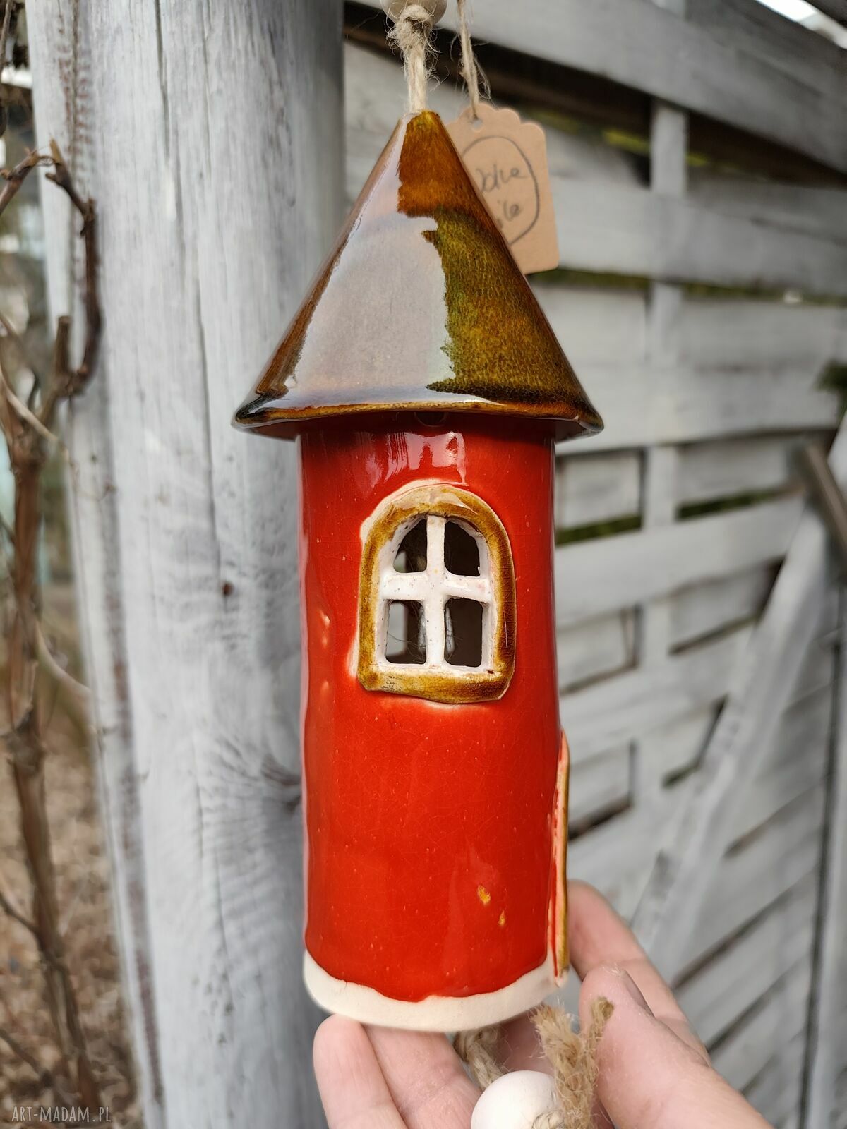 Domek ceramiczny z dzwonkiem - rękodzieło na balkon i do ogrodu