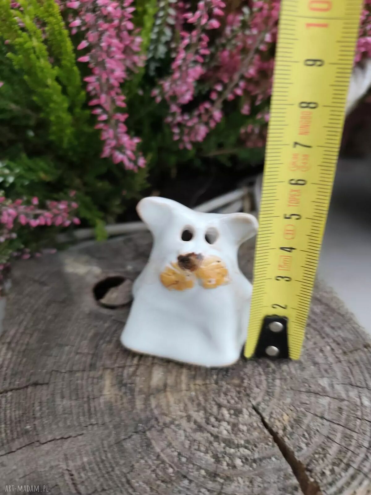 Ceramiczny piesek-duch - ręcznie robiona dekoracja na Halloween