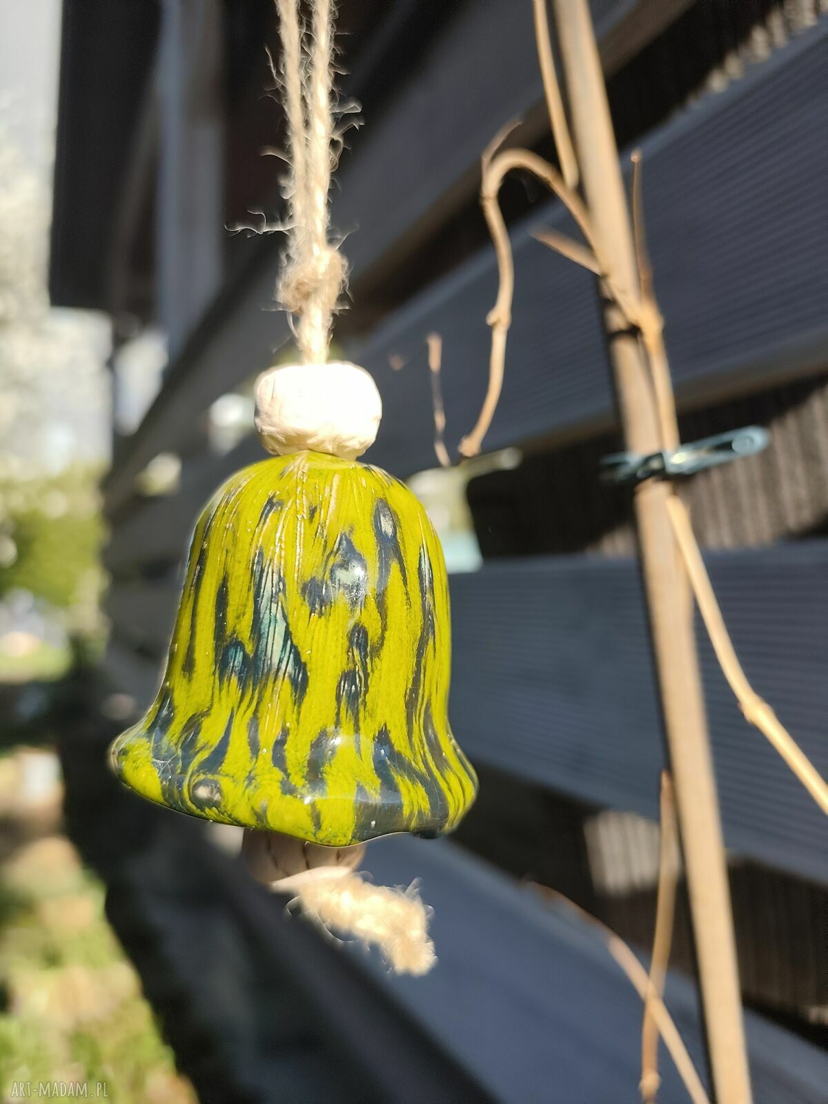 Ceramiczny dzwonek - dekoracja na balkon i ogród