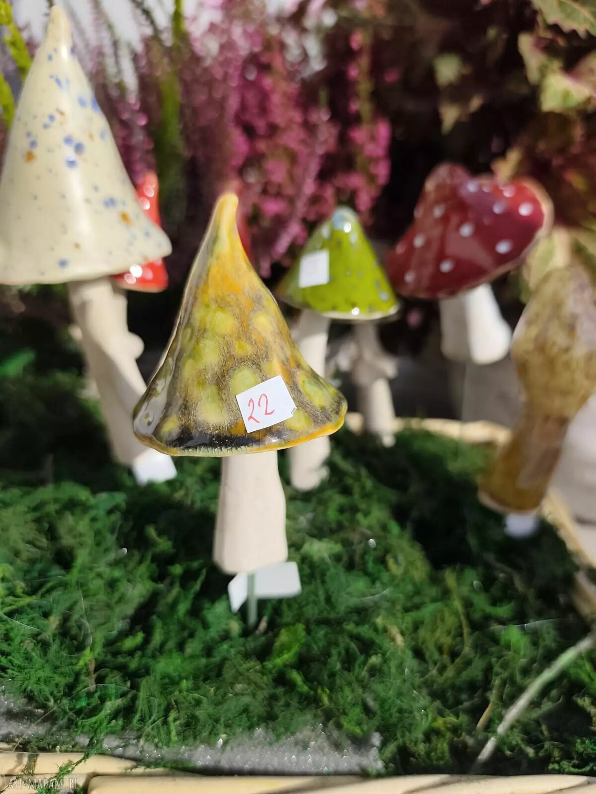 Ceramiczny grzybek na druciku do doniczki