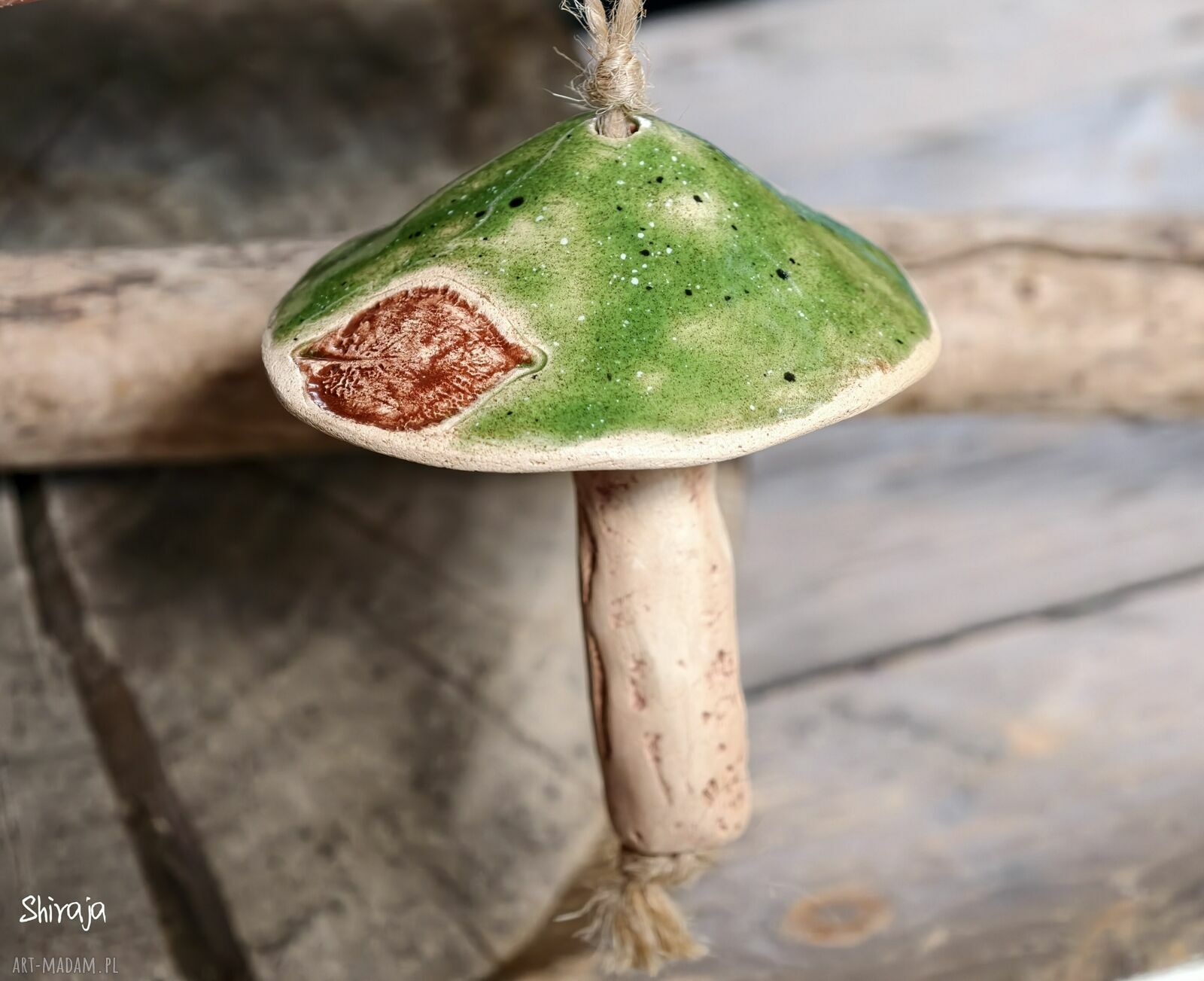 Ceramiczny grzybek zawieszka w leśnym stylu