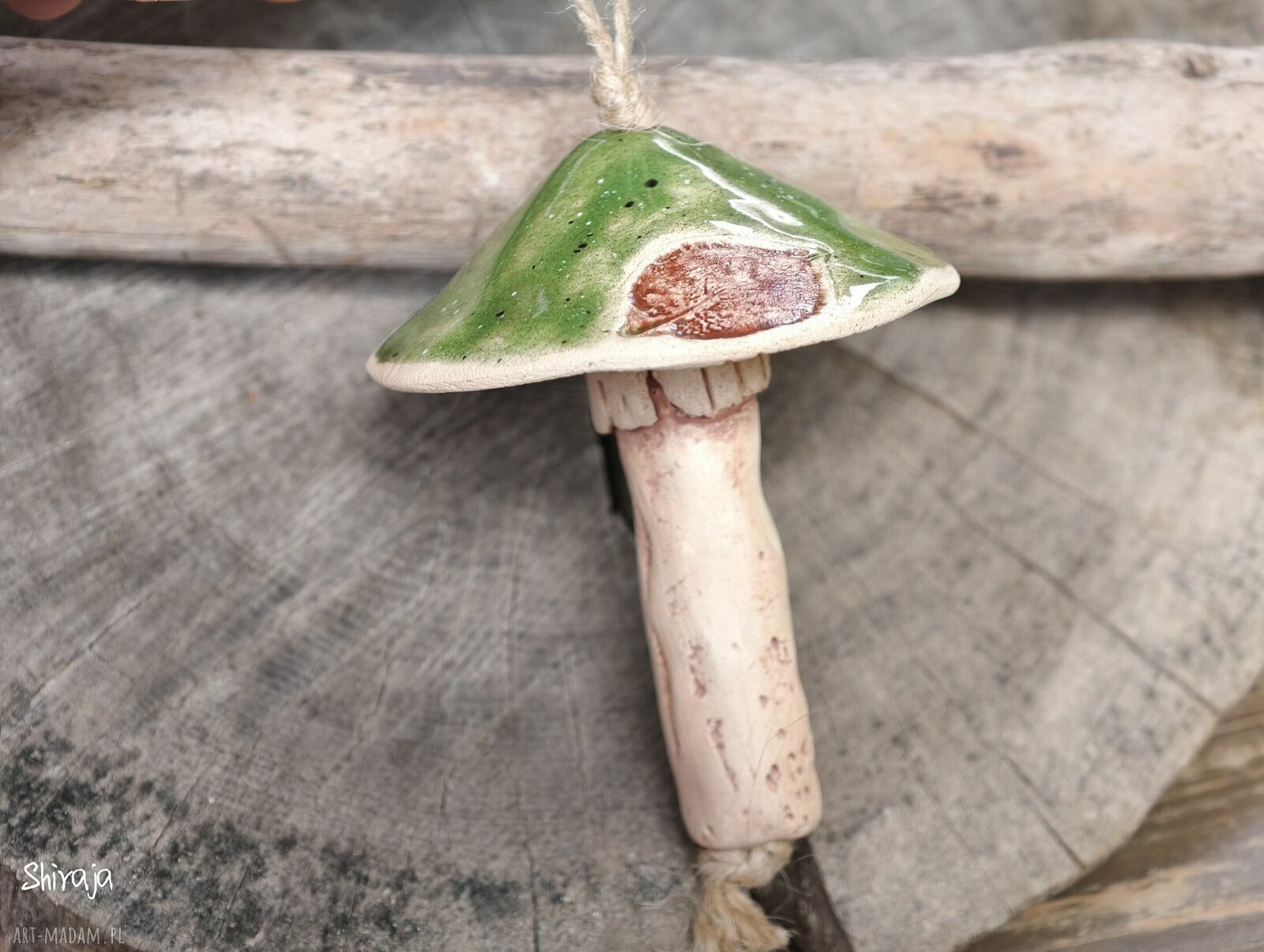 Ceramiczny grzybek zawieszka w leśnym stylu