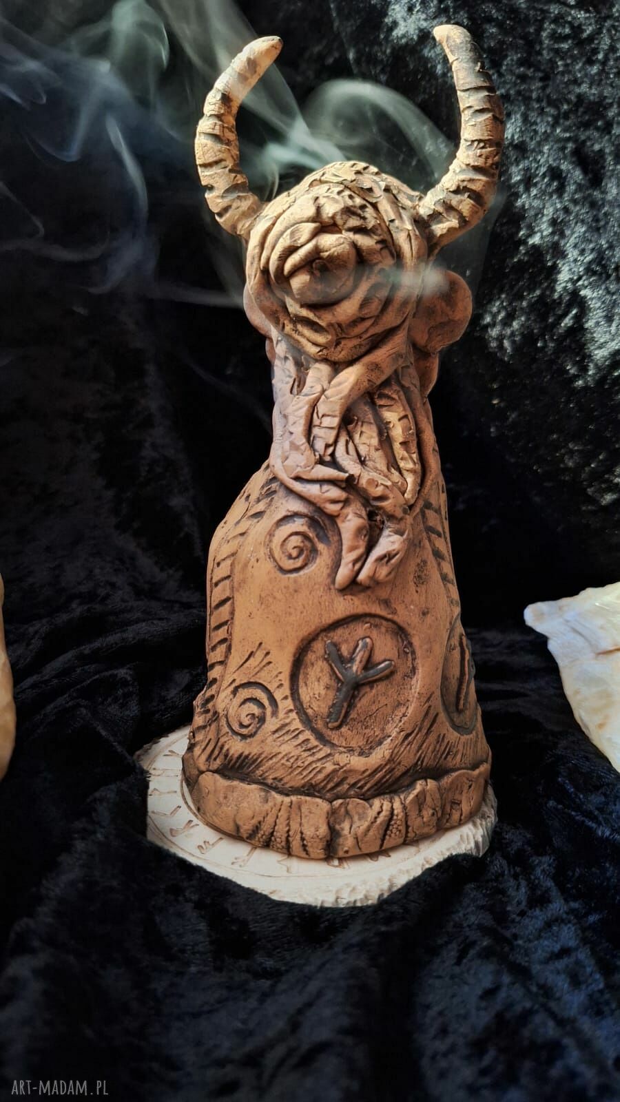Ceramiczny kominek zapachowy Szamanka z dymem z trzeciego oka