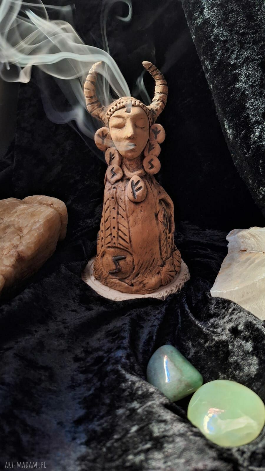 Ceramiczny kominek zapachowy Szamanka z dymem z trzeciego oka