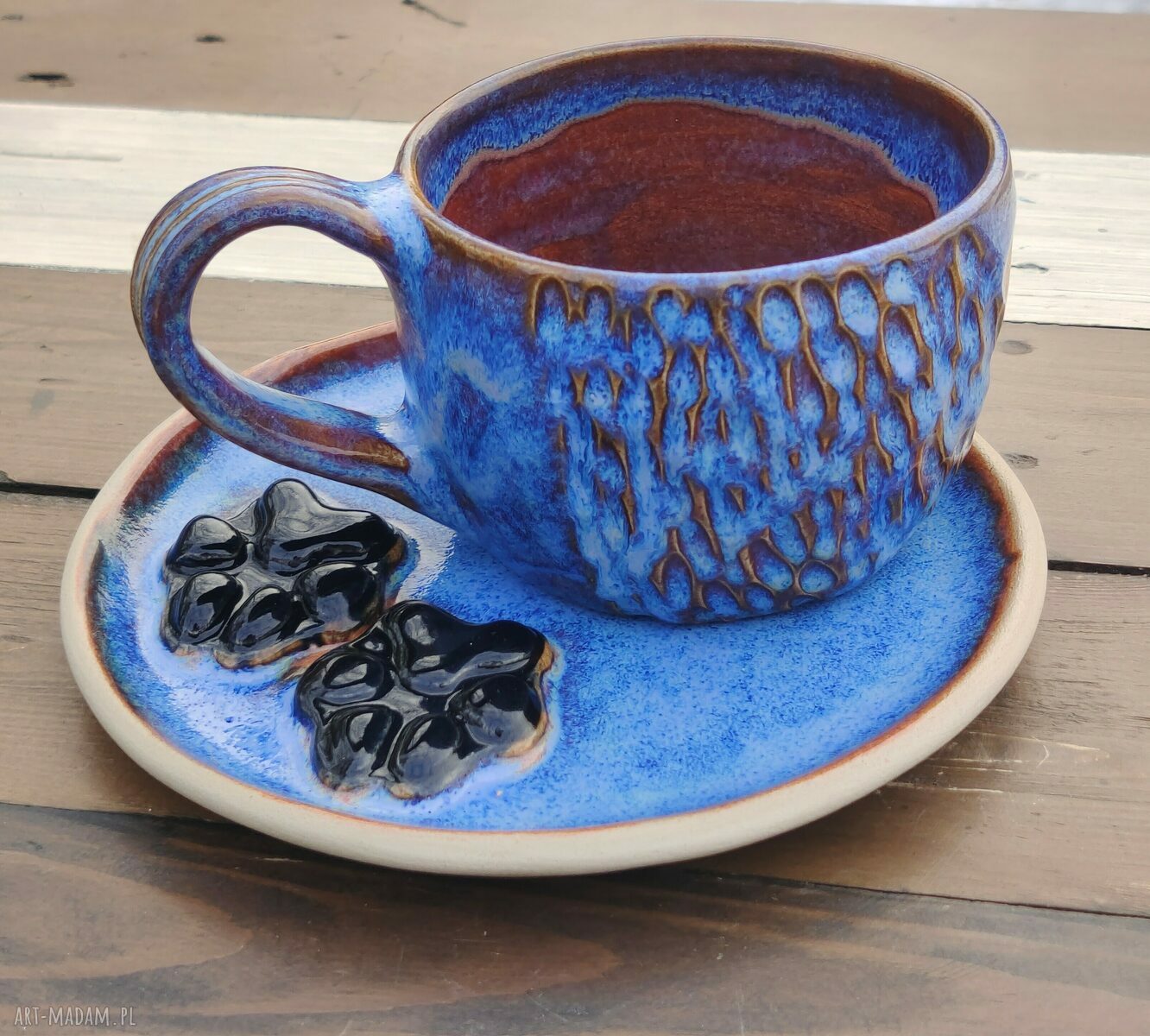 Ceramiczny komplet kubek z talerzykiem psia łapka - ręcznie rzeźbiona kamionka