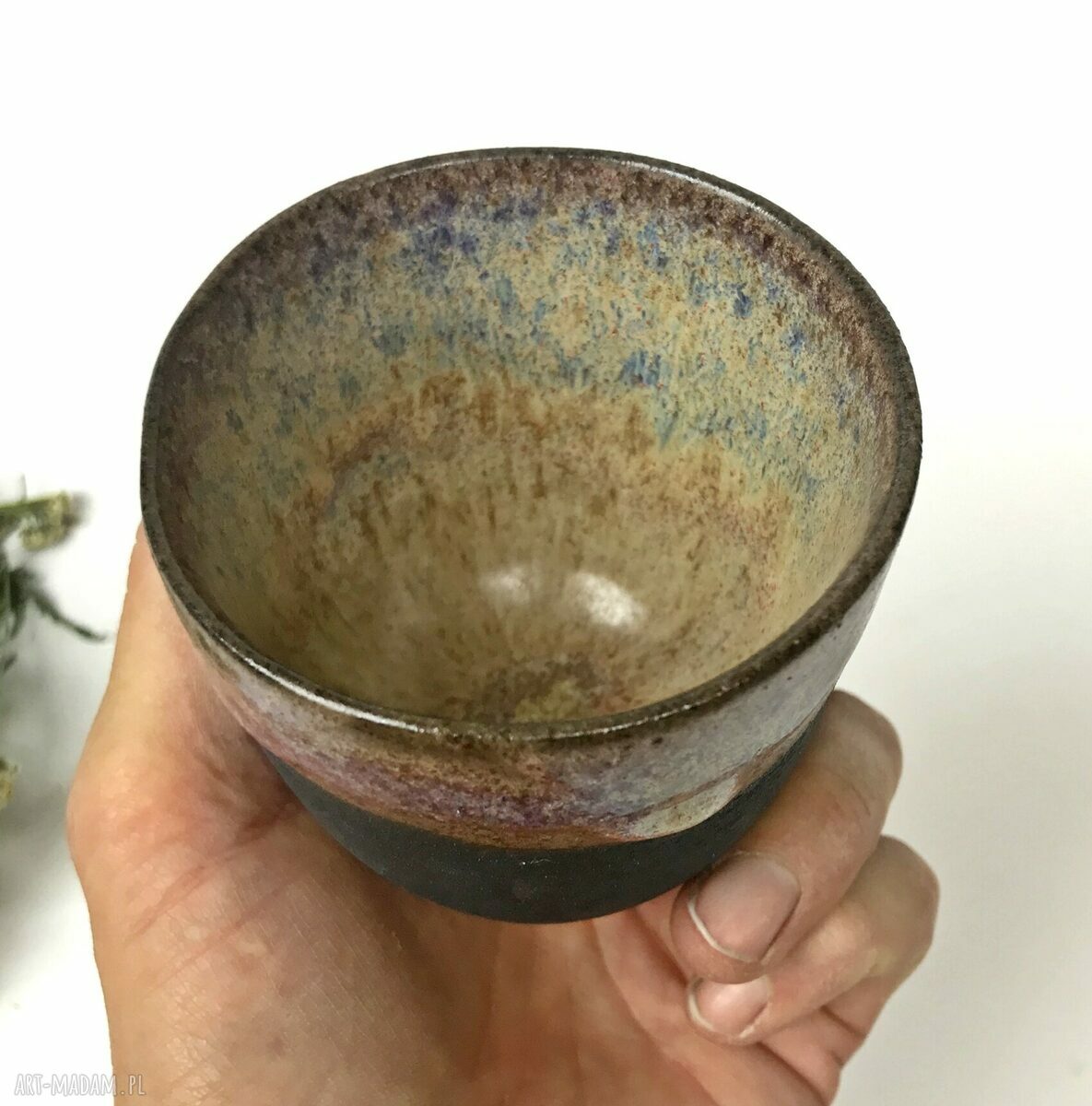 Ceramiczny komplet śniadaniowy ręcznie robiony z czarnej gliny