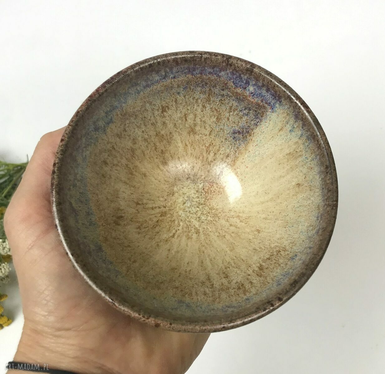 Ceramiczny komplet śniadaniowy ręcznie robiony z czarnej gliny