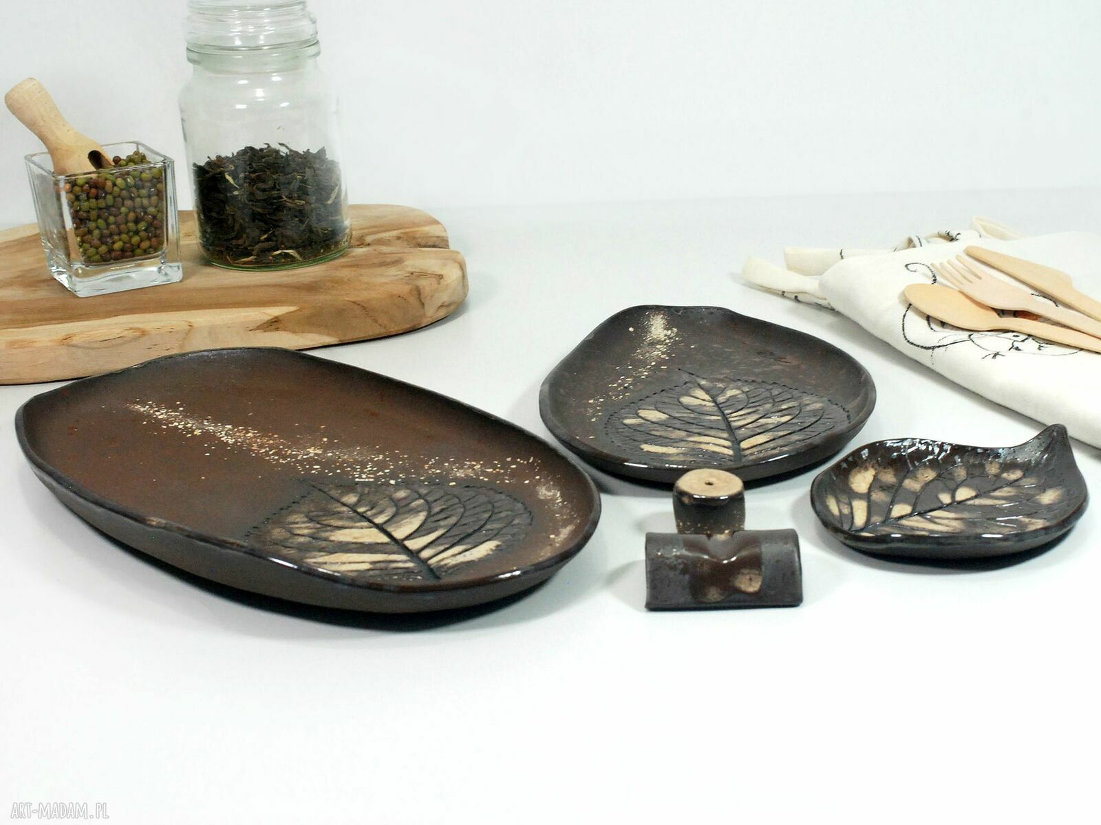 Ceramiczny komplet do serwowania sushi, dań i przekąsek - 3 misy z motywem liści + stojaki