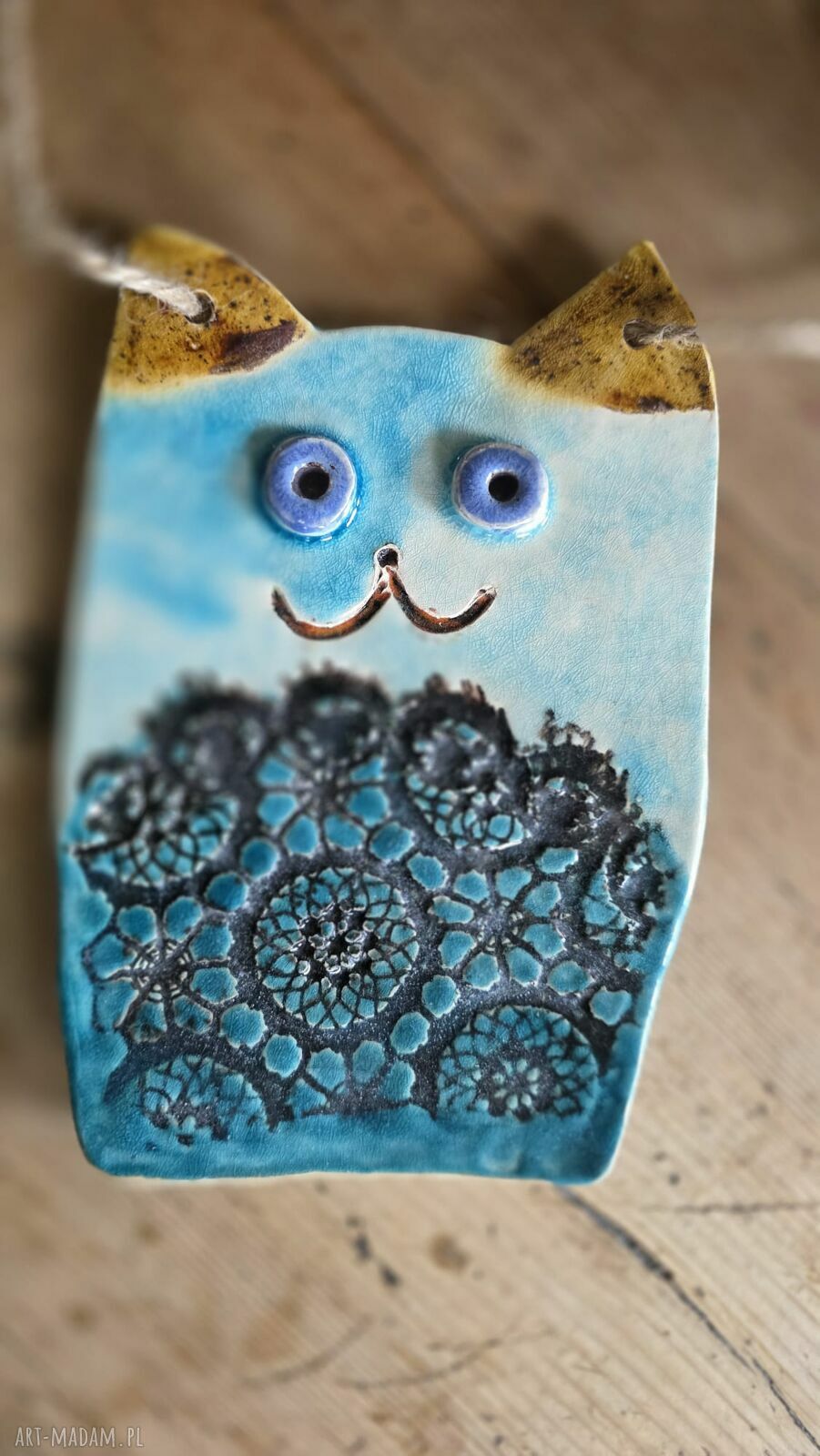 Ceramiczny kot zawieszka - ręcznie wykonana dekoracja