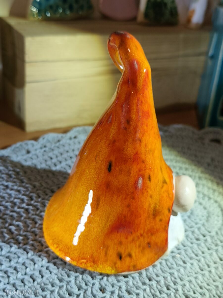 Krasnal ceramiczny 14 cm - ręcznie szkliwiony prezent na Boże Narodzenie