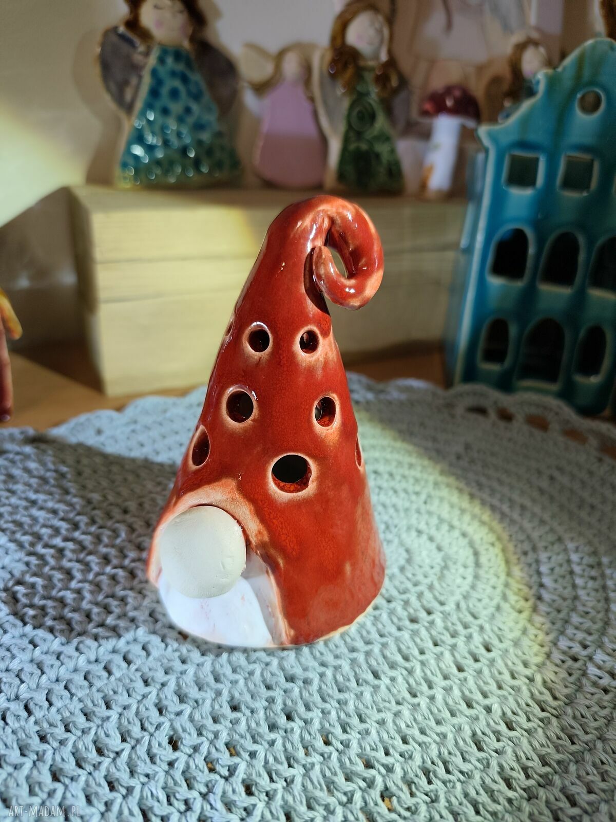 Krasnal ceramiczny lampion bożonarodzeniowy