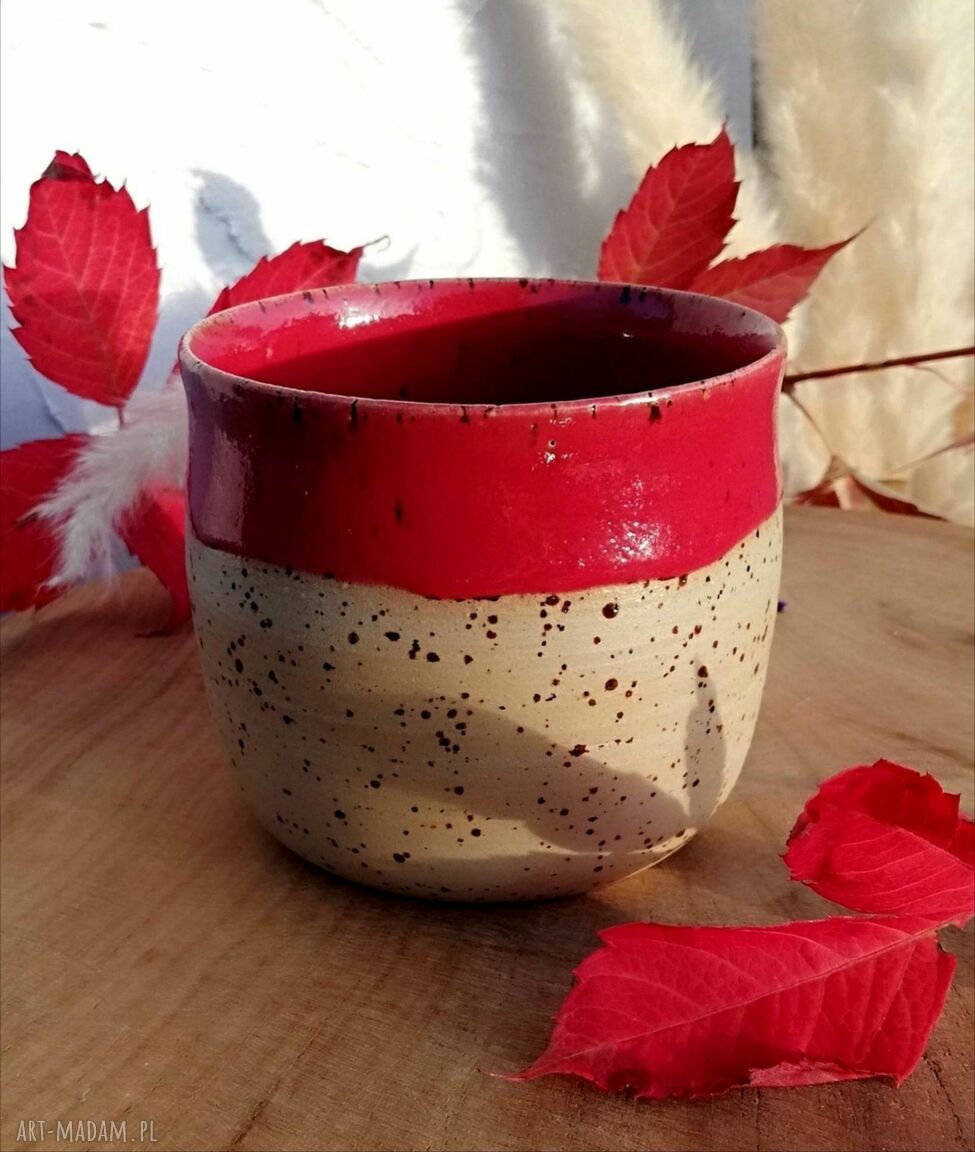 Czerwony ceramiczny kubek-czarka na prezent walentynkowy dla niej - ręcznie robiony