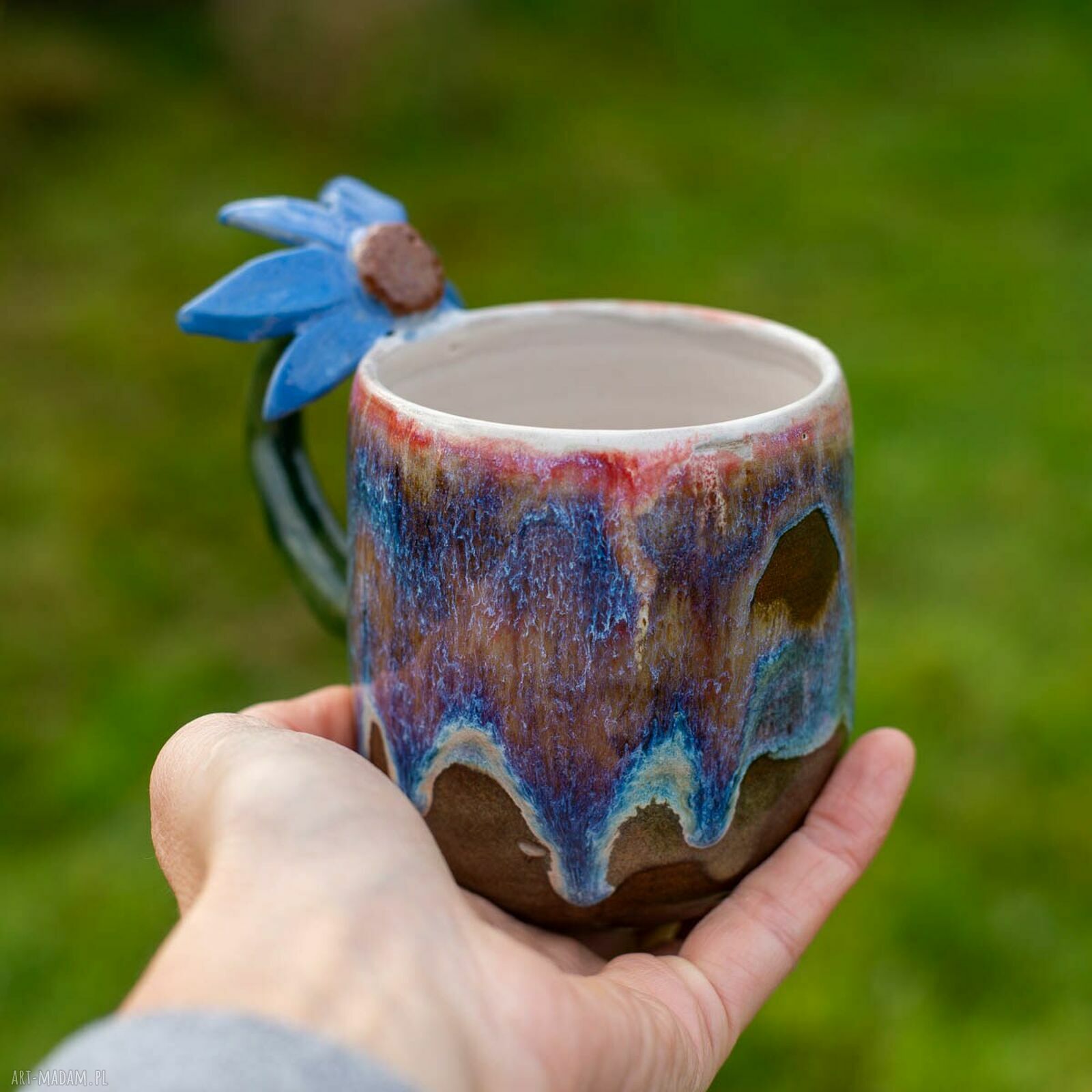 Kubek ceramiczny z kwiatkiem - zielone poszycie (ok. 400 ml)
