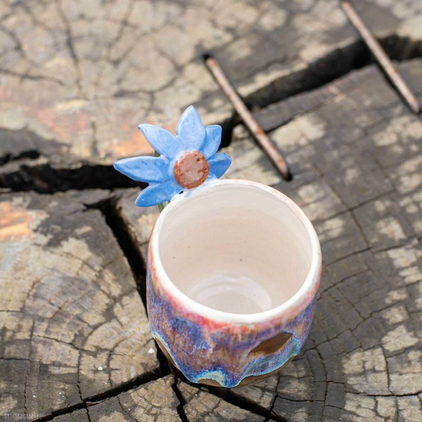 Kubek ceramiczny z kwiatkiem - zielone poszycie (ok. 400 ml)