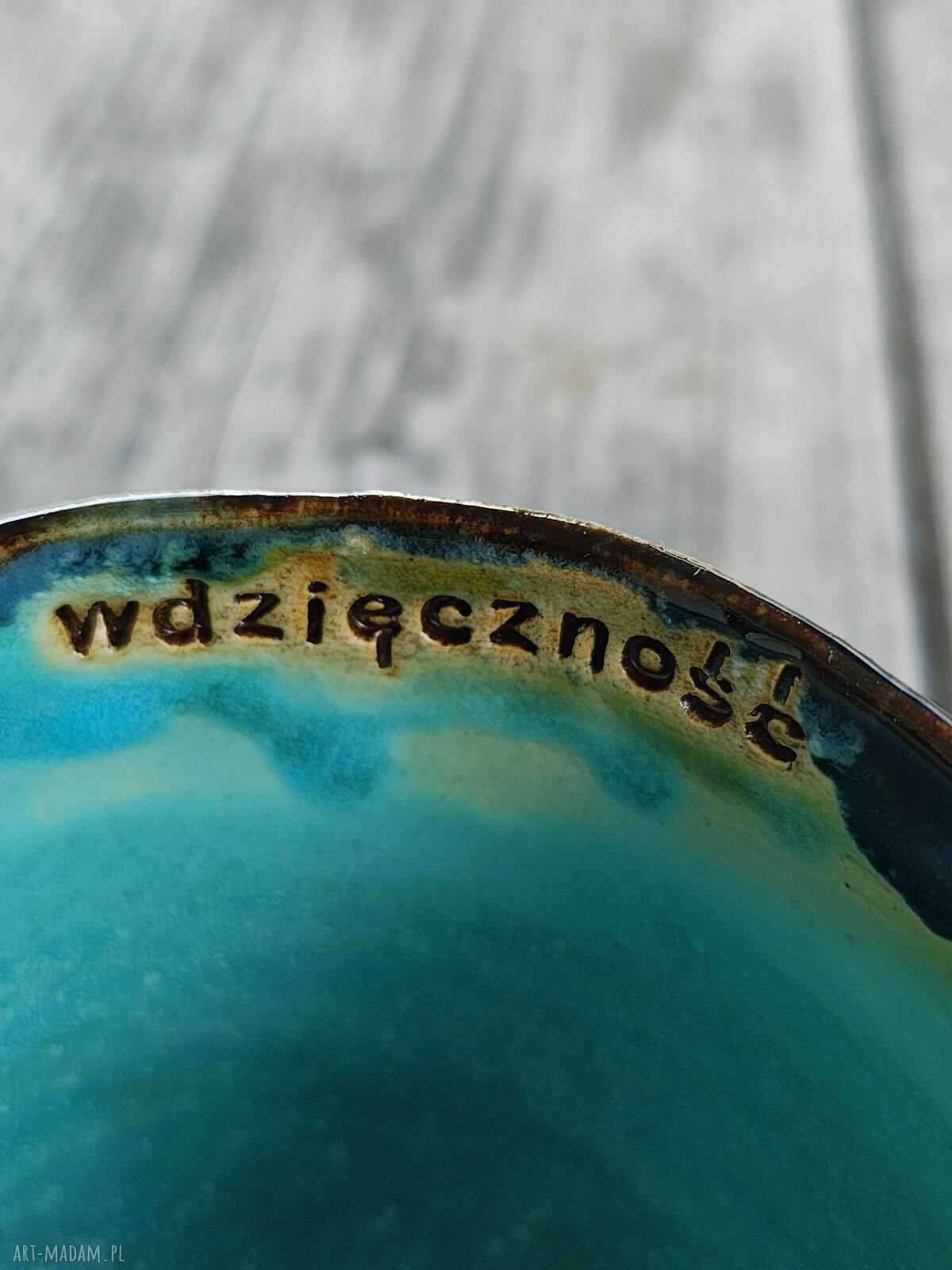 Ręcznie robiony kubek ceramiczny z napisem Wdzięczność