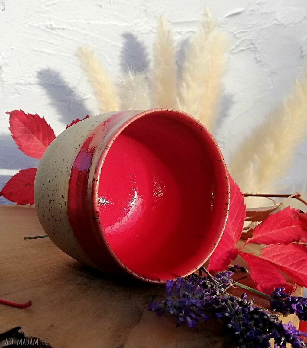 Czerwony ceramiczny kubek-czarka na prezent walentynkowy dla niej - ręcznie robiony