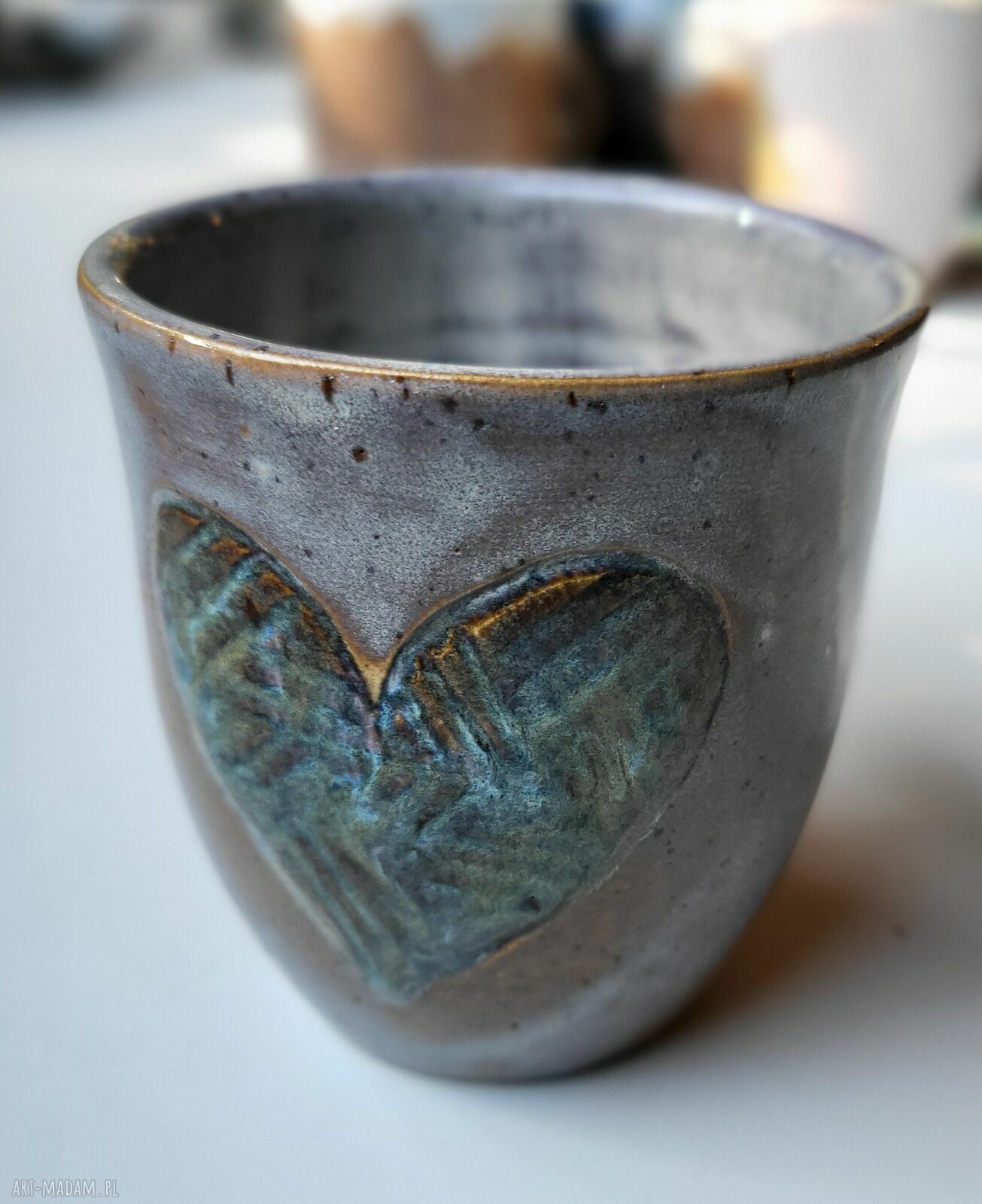 Ceramiczny kubek z sercem