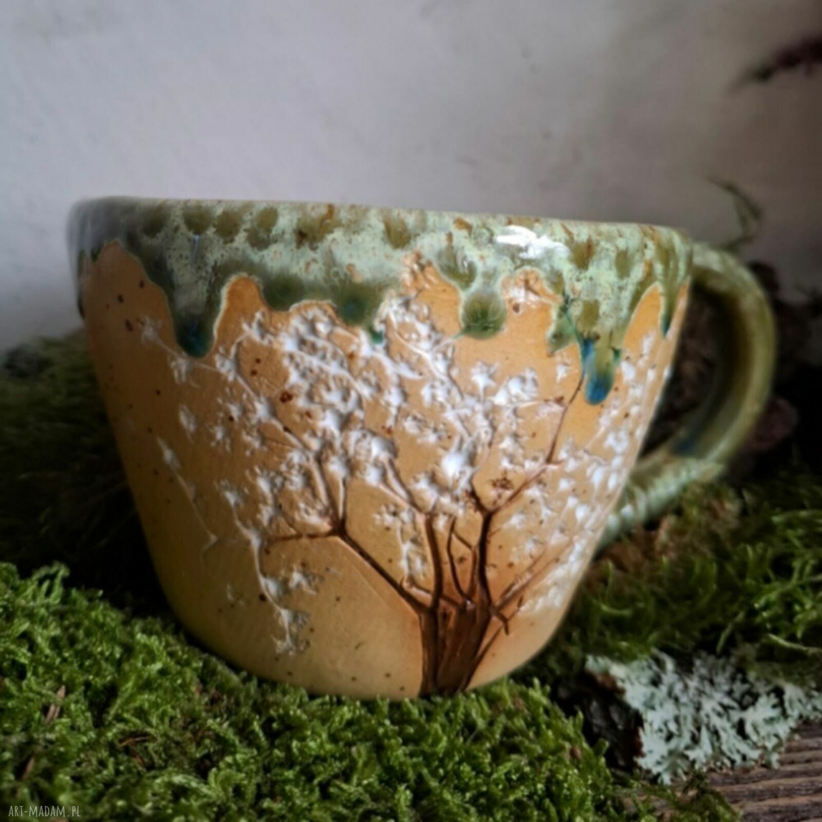 Kubek ceramiczny 'Drzewo' - ręcznie robiony z zielono-turkusowym szkliwem