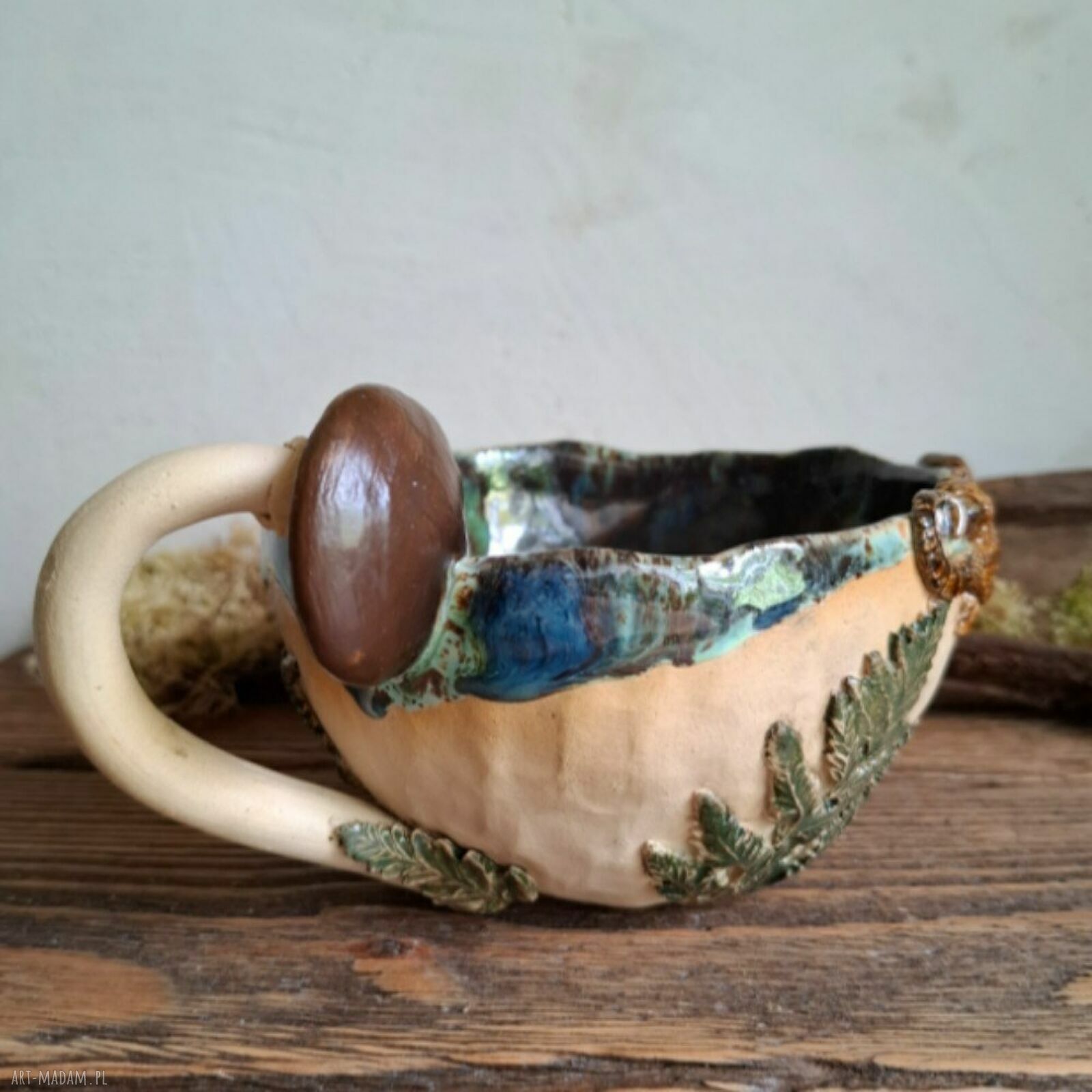 Kubek ceramiczny Leśny - handmade z paprociami, grzybami i jaszczurką