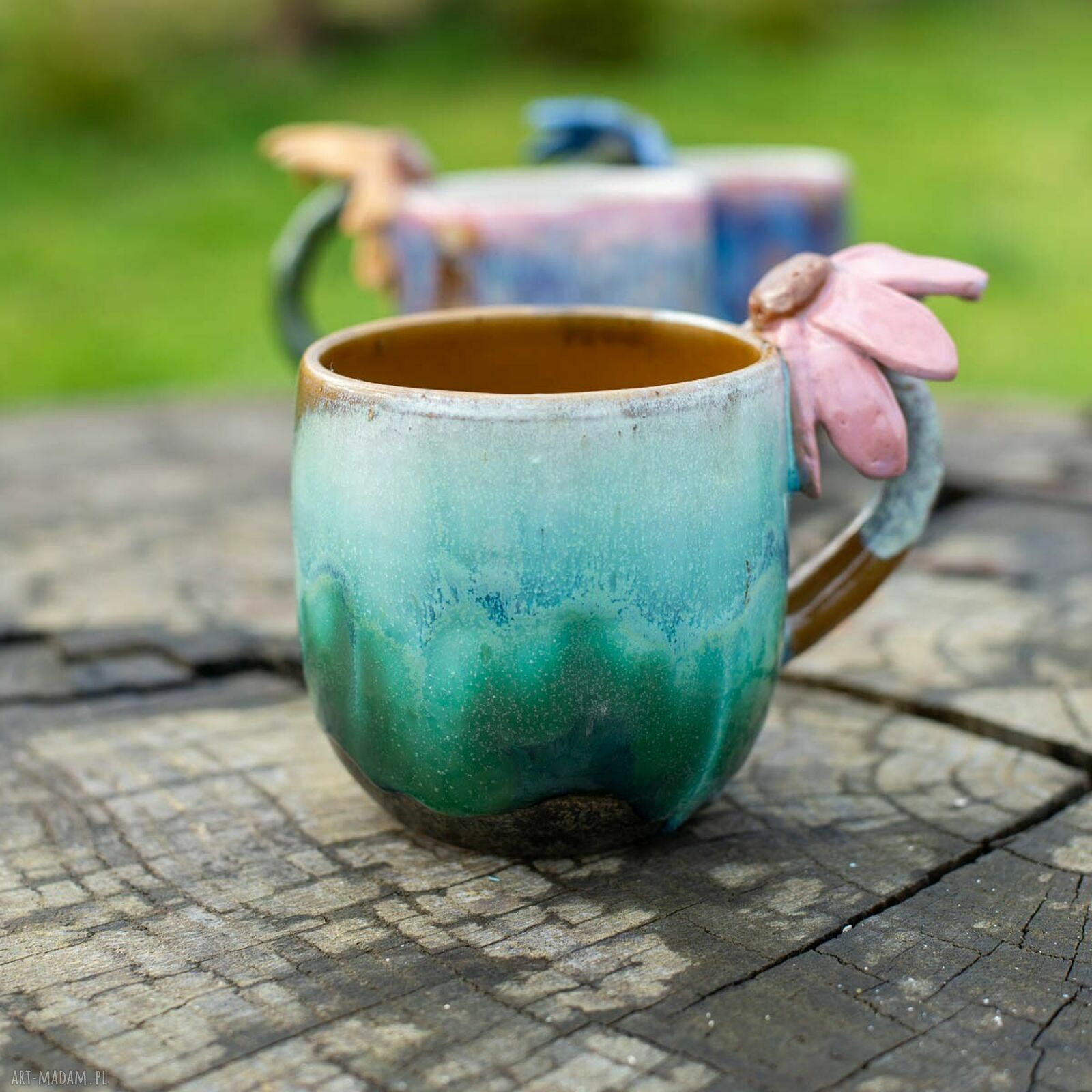 Różowy kubek ceramiczny z kwiatkiem ok. 450 ml