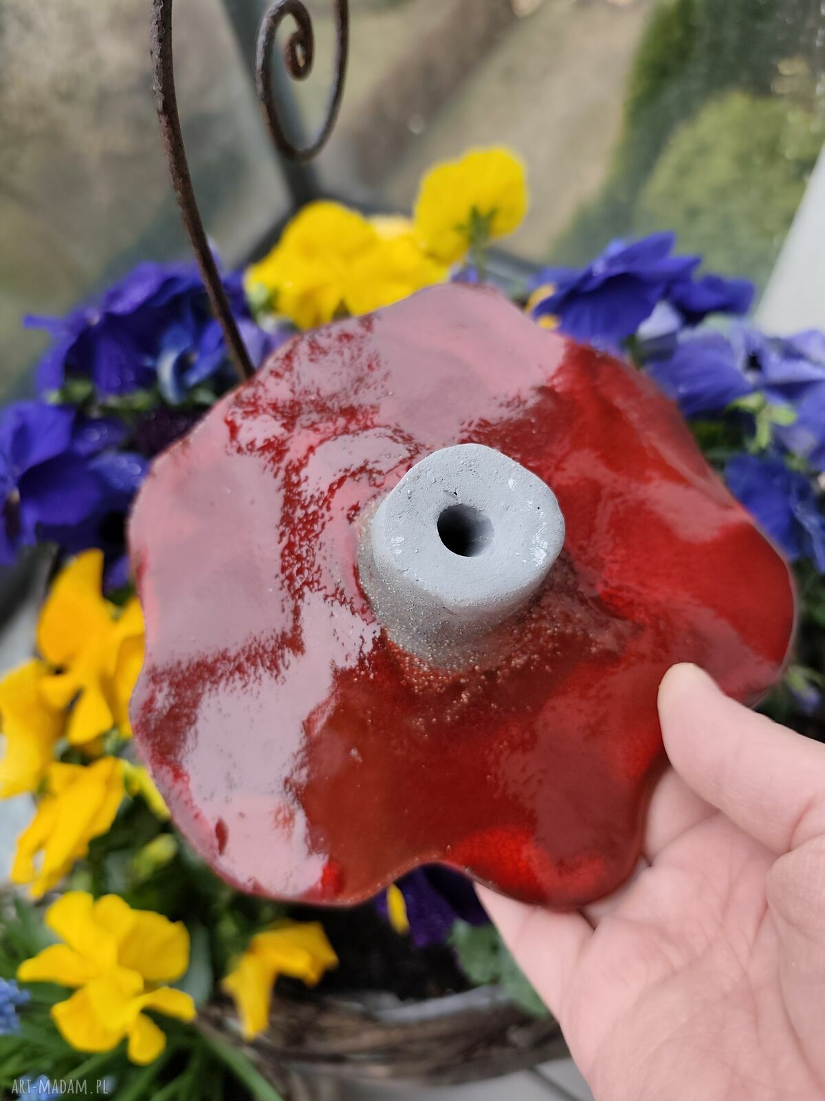 Kwiat ceramiczny - poidło dla owadów na tyczce bambusowej