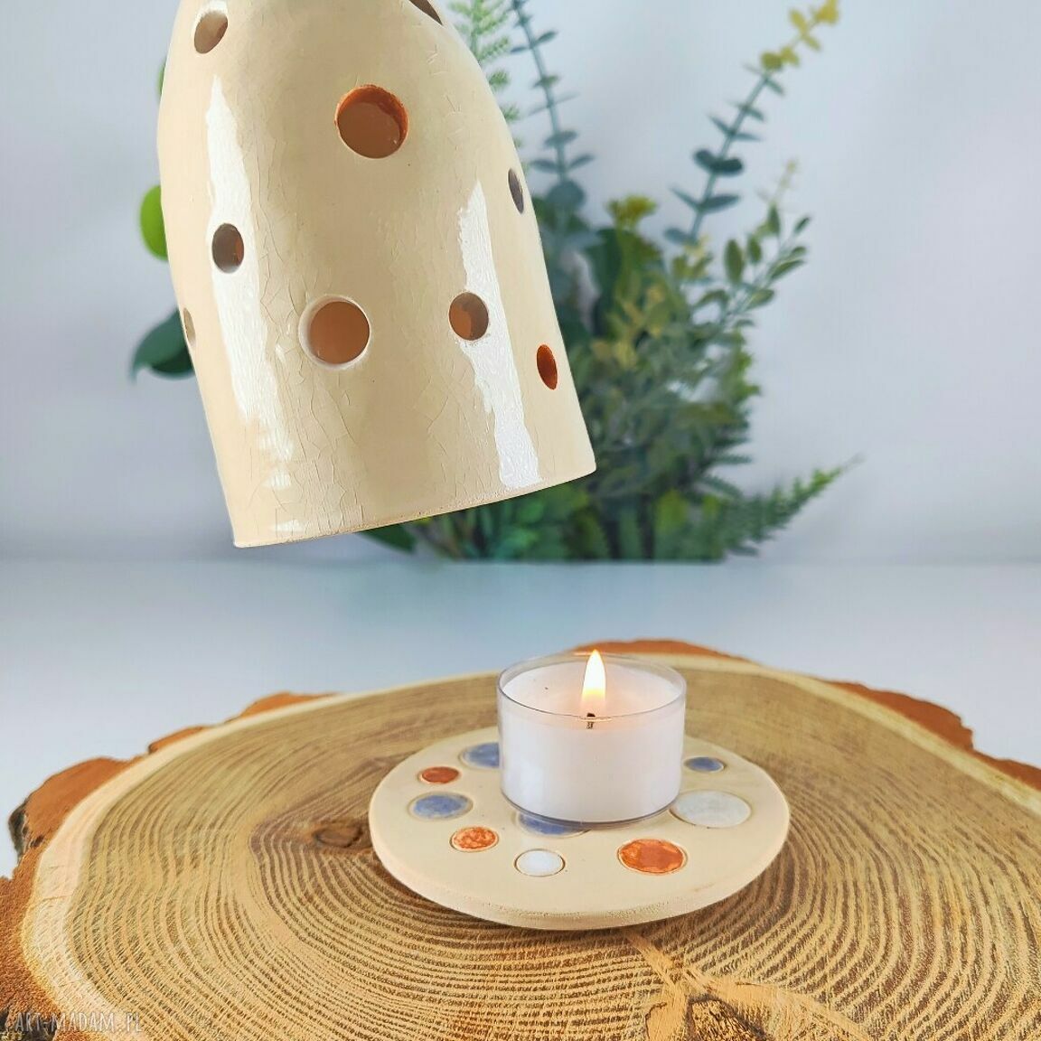 Ręcznie lepiony ceramiczny lampion na tealight z jasnej gliny