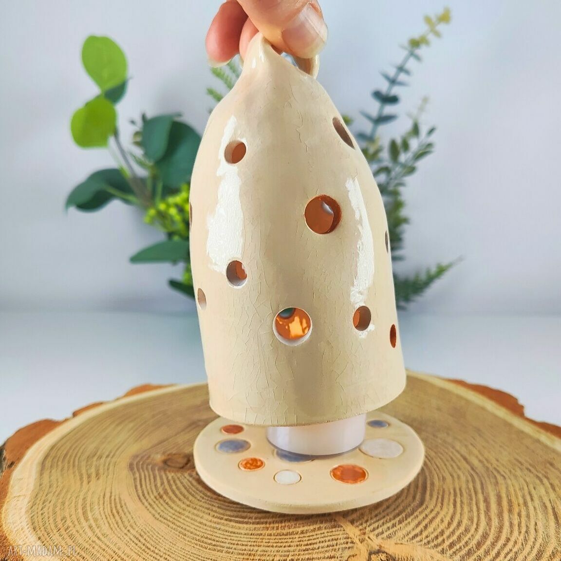 Ręcznie lepiony ceramiczny lampion na tealight z jasnej gliny