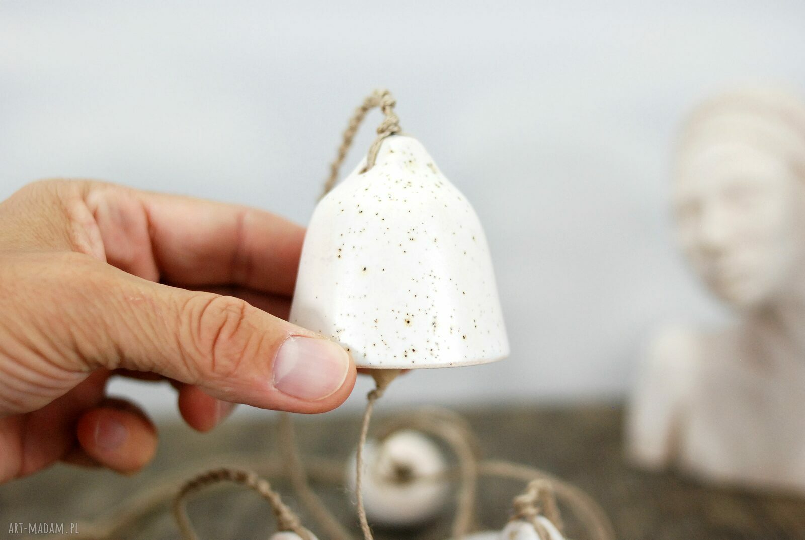Ceramiczny łapacz wiatru i snu Hygge - ręcznie malowana dekoracja do domu i ogrodu