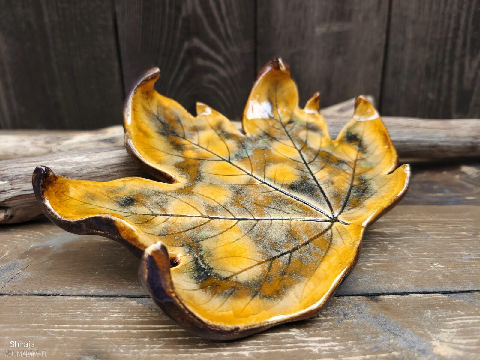Ceramiczny liść klonu - ręcznie robiona podstawka na biżuterię i tealight