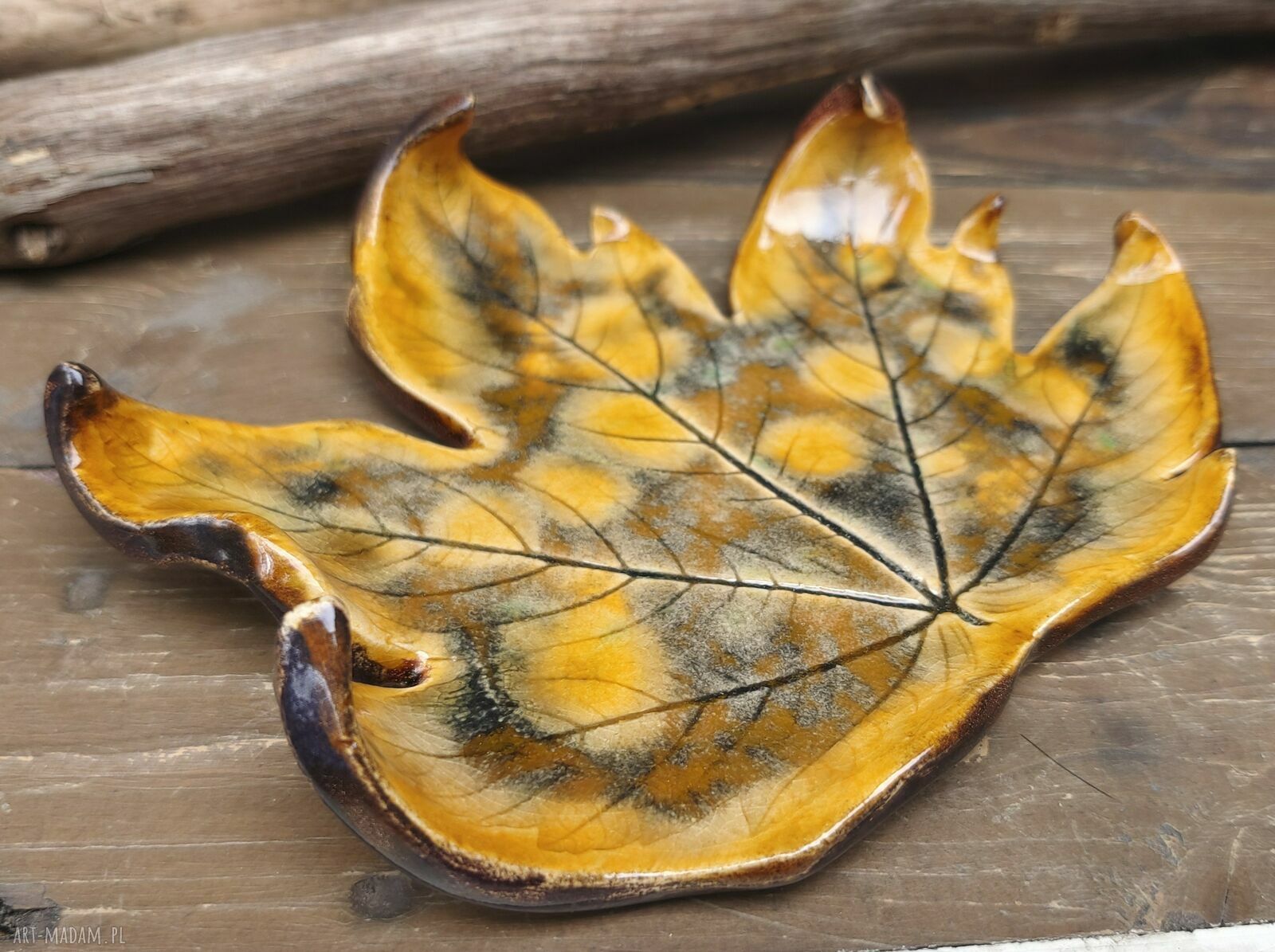 Ceramiczny liść klonu - ręcznie robiona podstawka na biżuterię i tealight