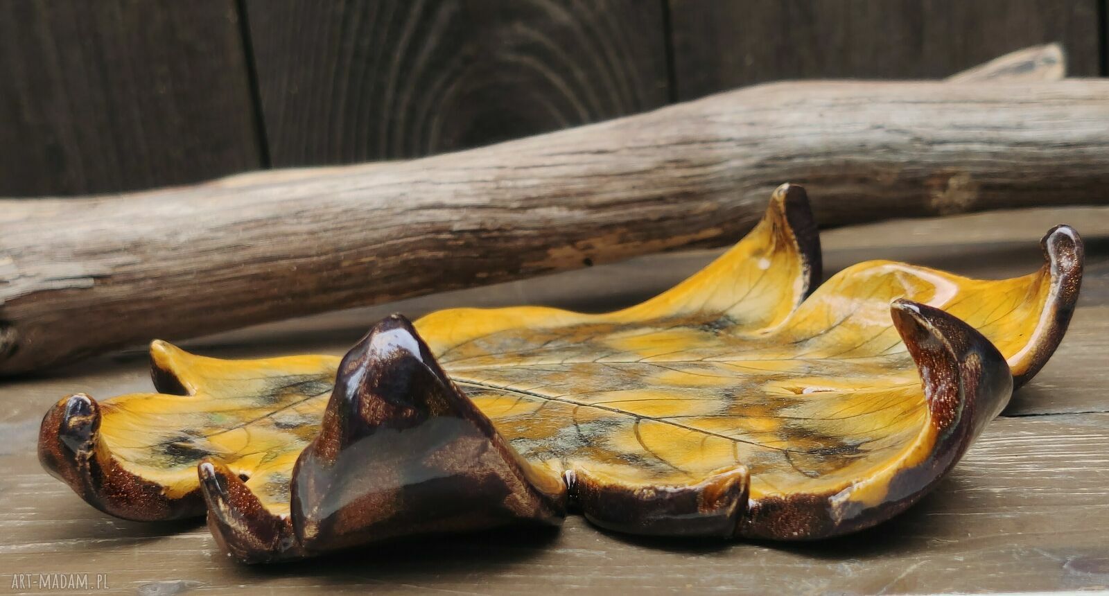 Ceramiczny liść klonu - ręcznie robiona podstawka na biżuterię i tealight