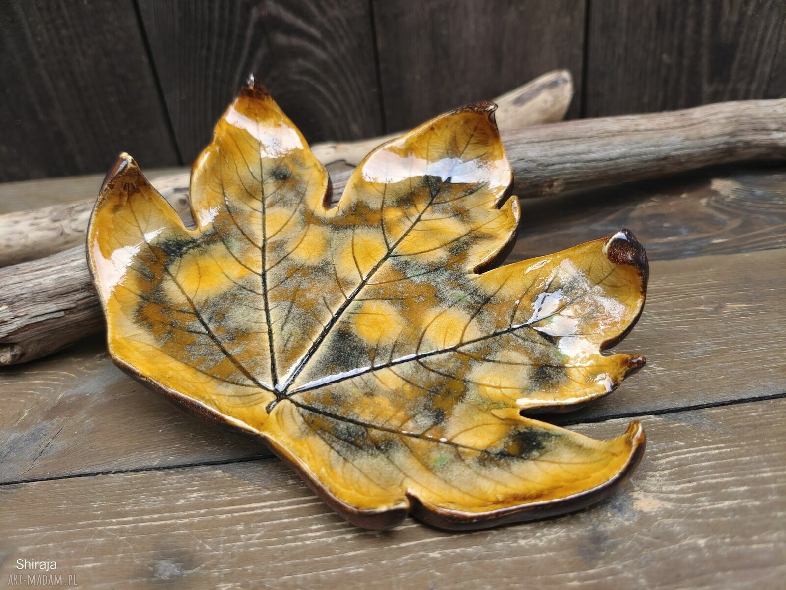 Ceramiczny liść klonu - ręcznie robiona podstawka na biżuterię i tealight