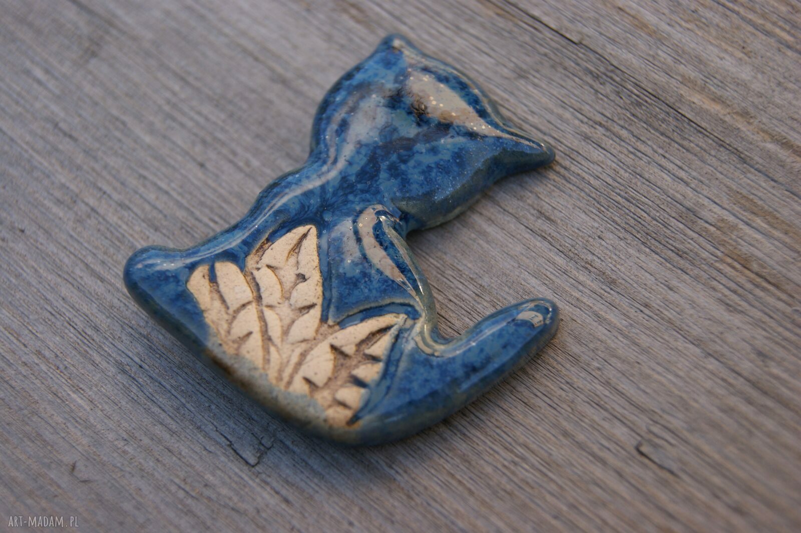 Ceramiczny magnes na lodówkę - kot niebieski