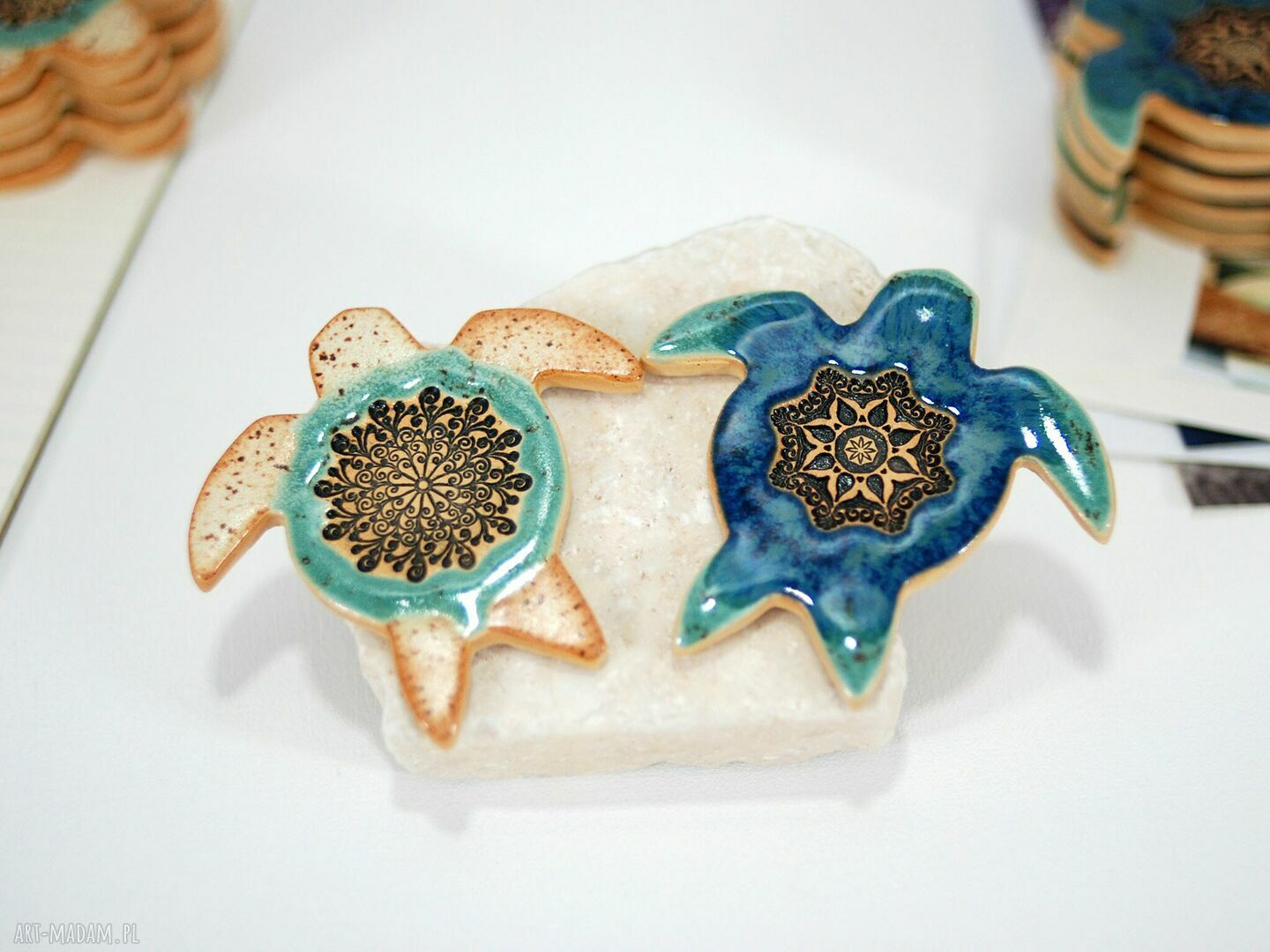 Ceramiczny magnes na lodówkę Żółw piaskowy - morskie dekoracje