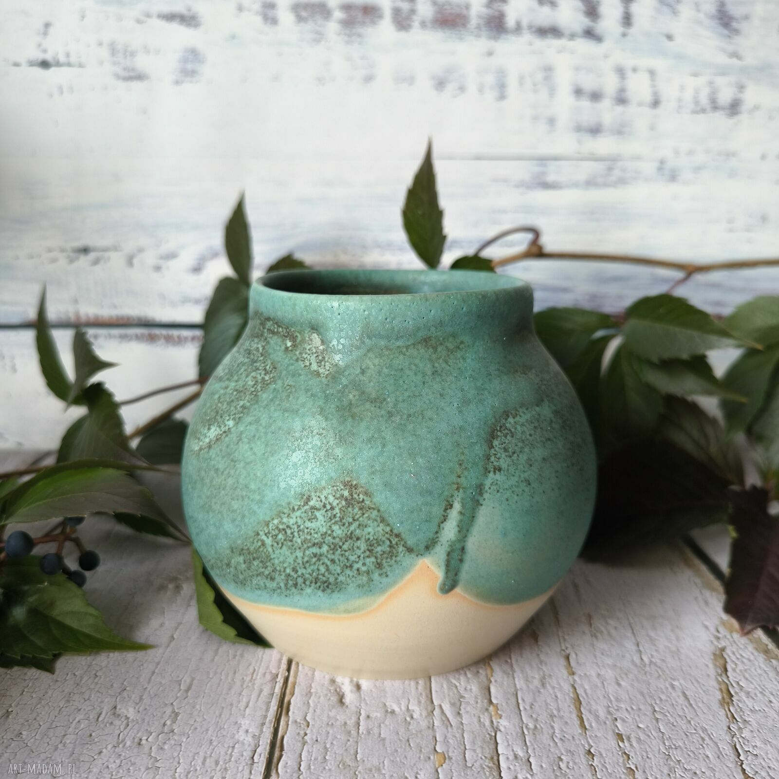 Ręcznie wykonany ceramiczny wazon w odcieniu turkusu