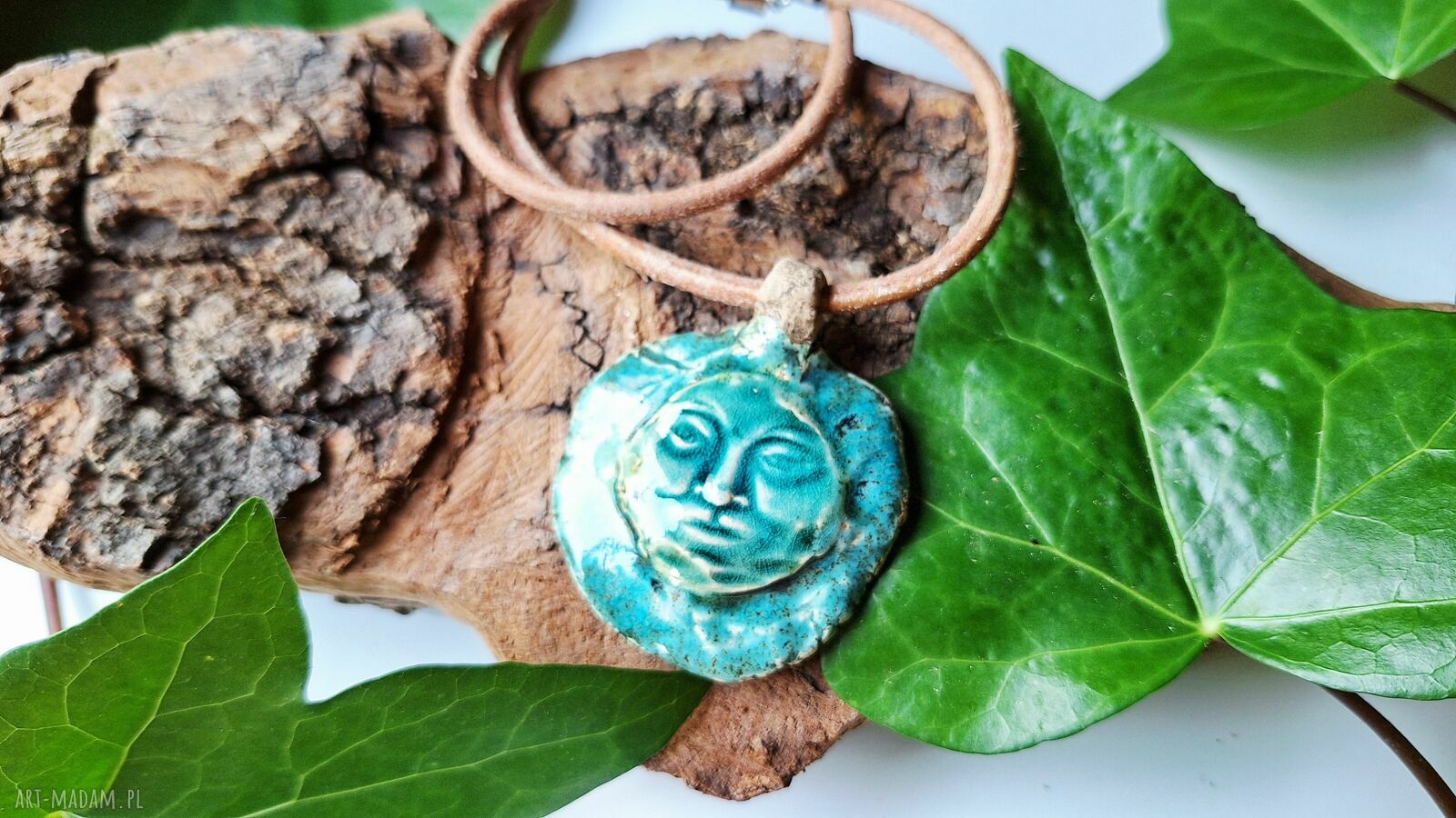 Ceramiczny naszyjnik amulet Twarz Księżyca - intuicja i spokój na rzemieniu