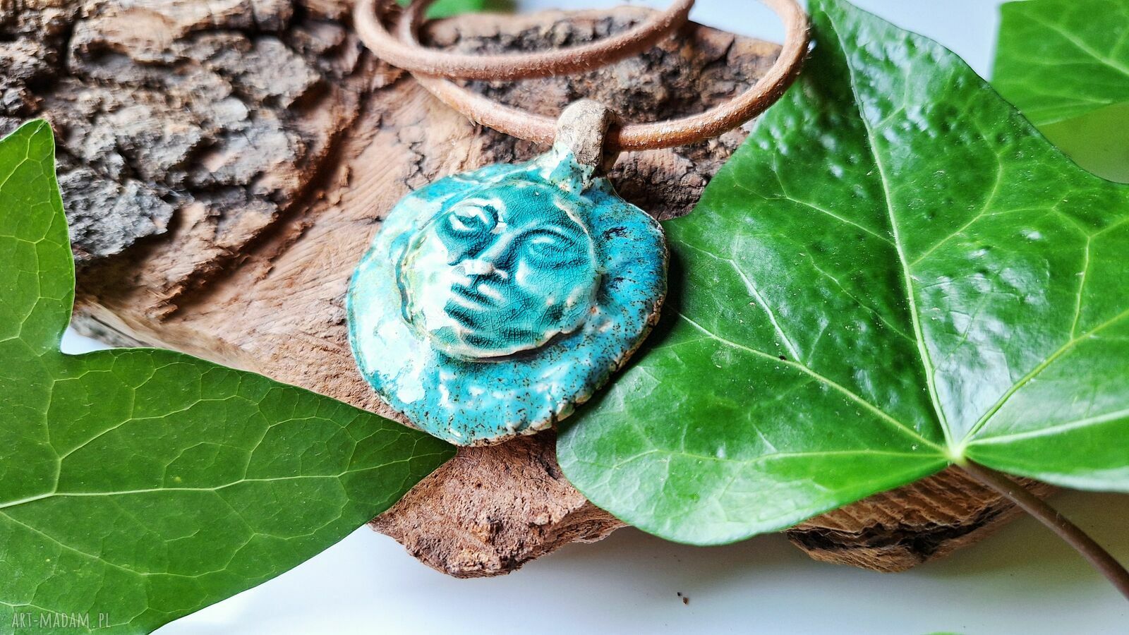Ceramiczny naszyjnik amulet Twarz Księżyca - intuicja i spokój na rzemieniu