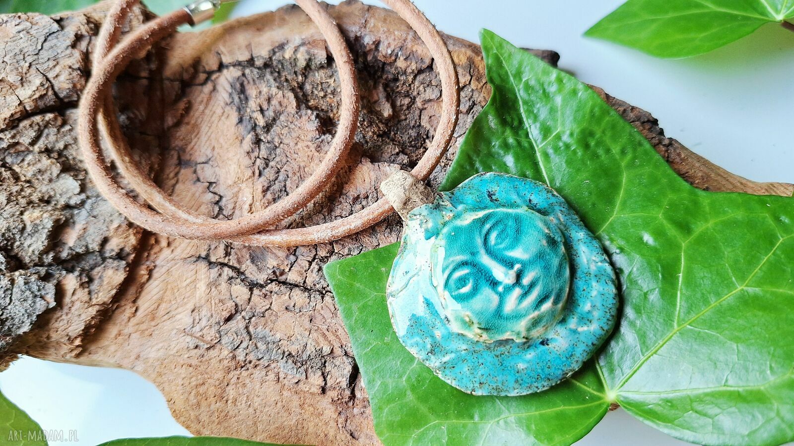 Ceramiczny naszyjnik amulet Twarz Księżyca - intuicja i spokój na rzemieniu