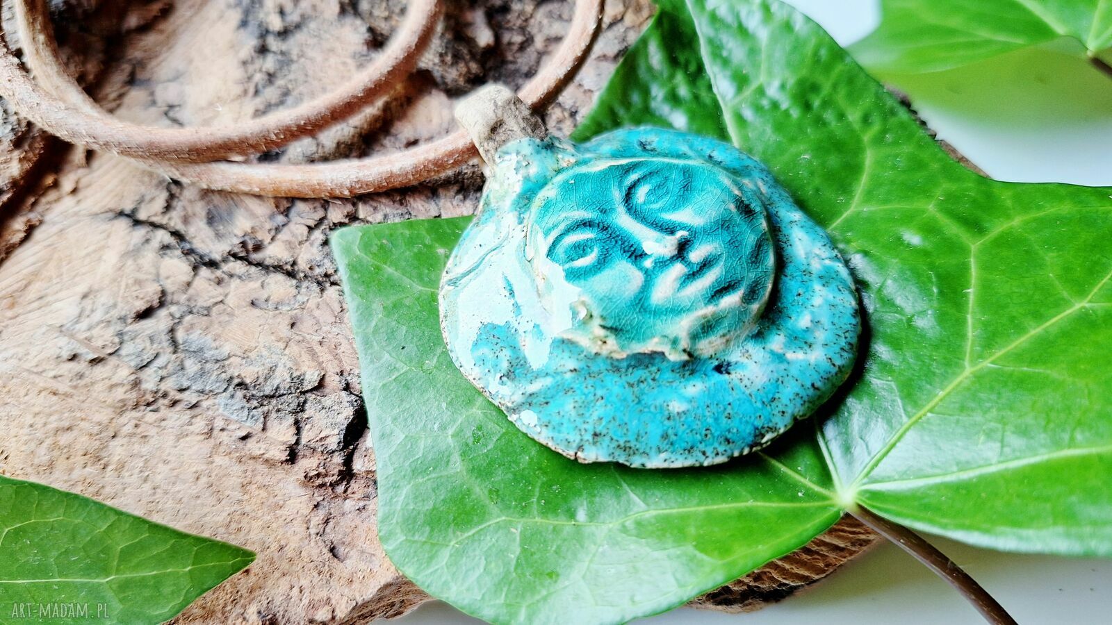 Ceramiczny naszyjnik amulet Twarz Księżyca - intuicja i spokój na rzemieniu
