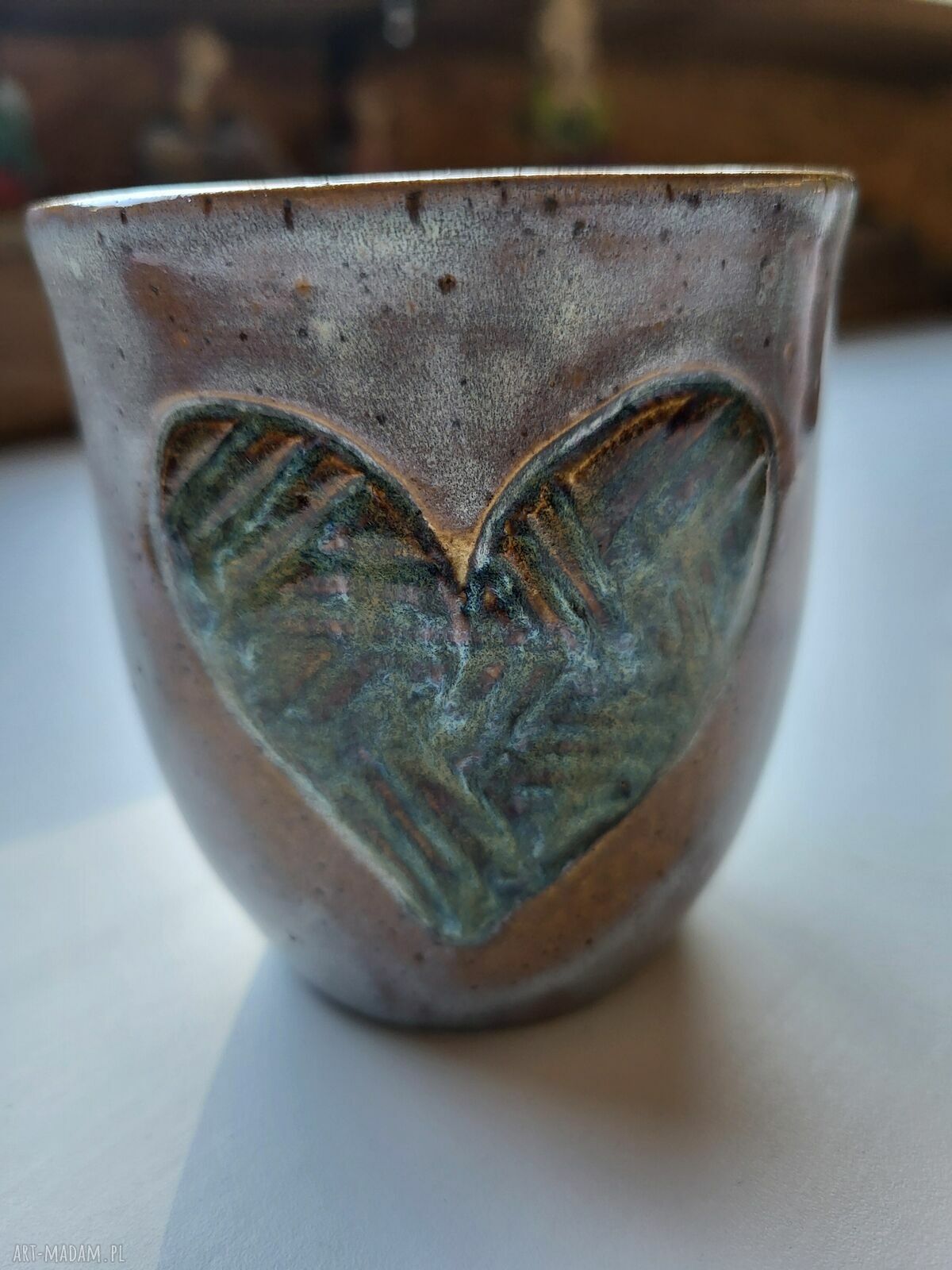 Ceramiczny kubek z sercem