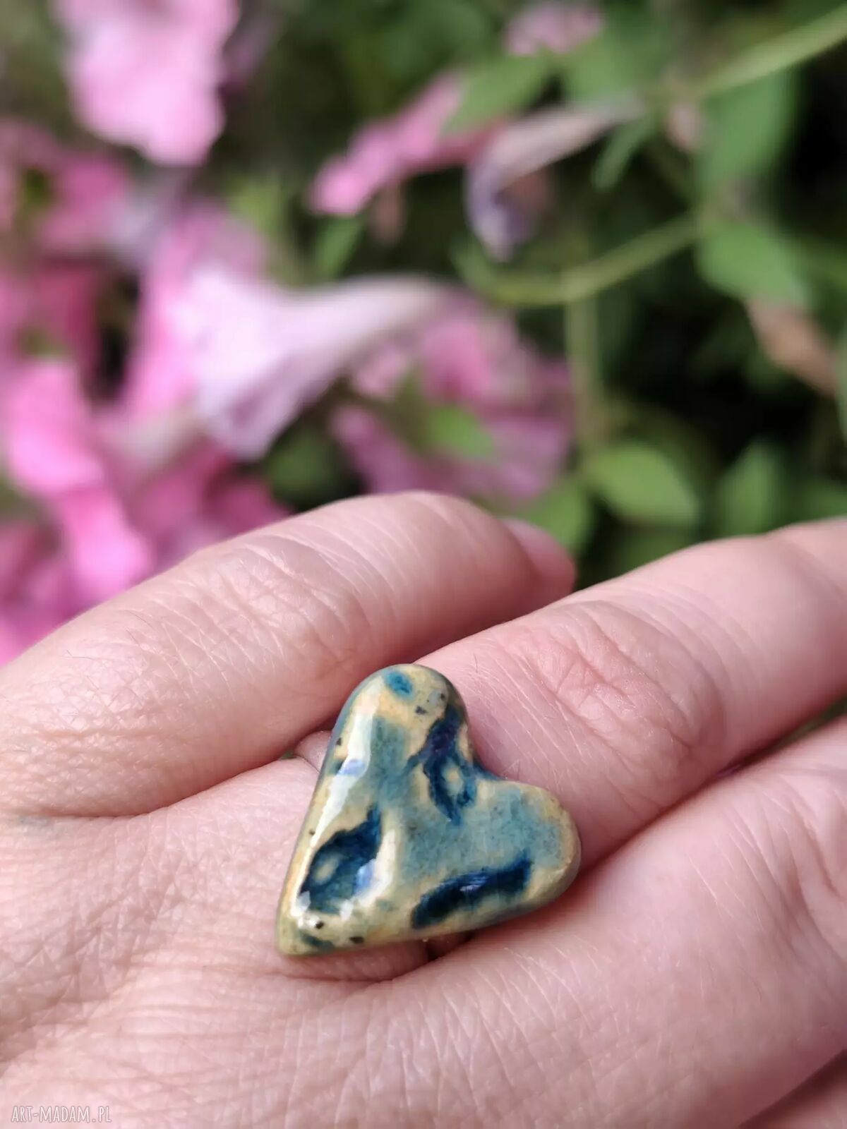 Oryginalny pierścionek ceramiczny handmade z regulowaną obrączką