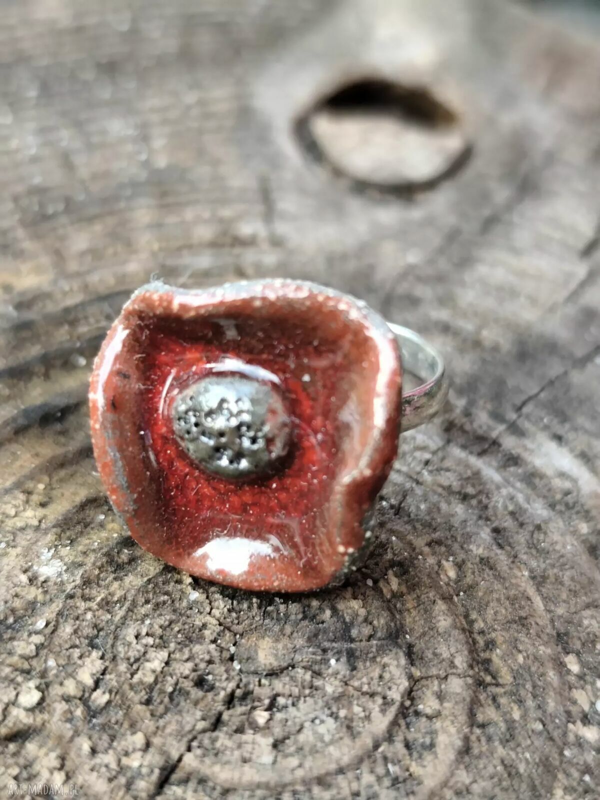 Czerwony pierścionek ceramiczny handmade z regulowaną obrączką