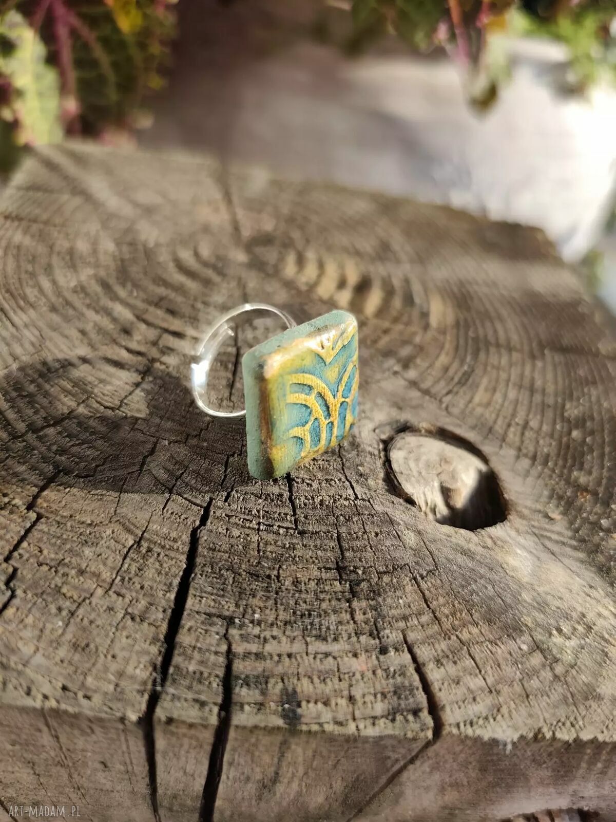 Kolorowy pierścionek ceramiczny handmade z regulowanym rozmiarem
