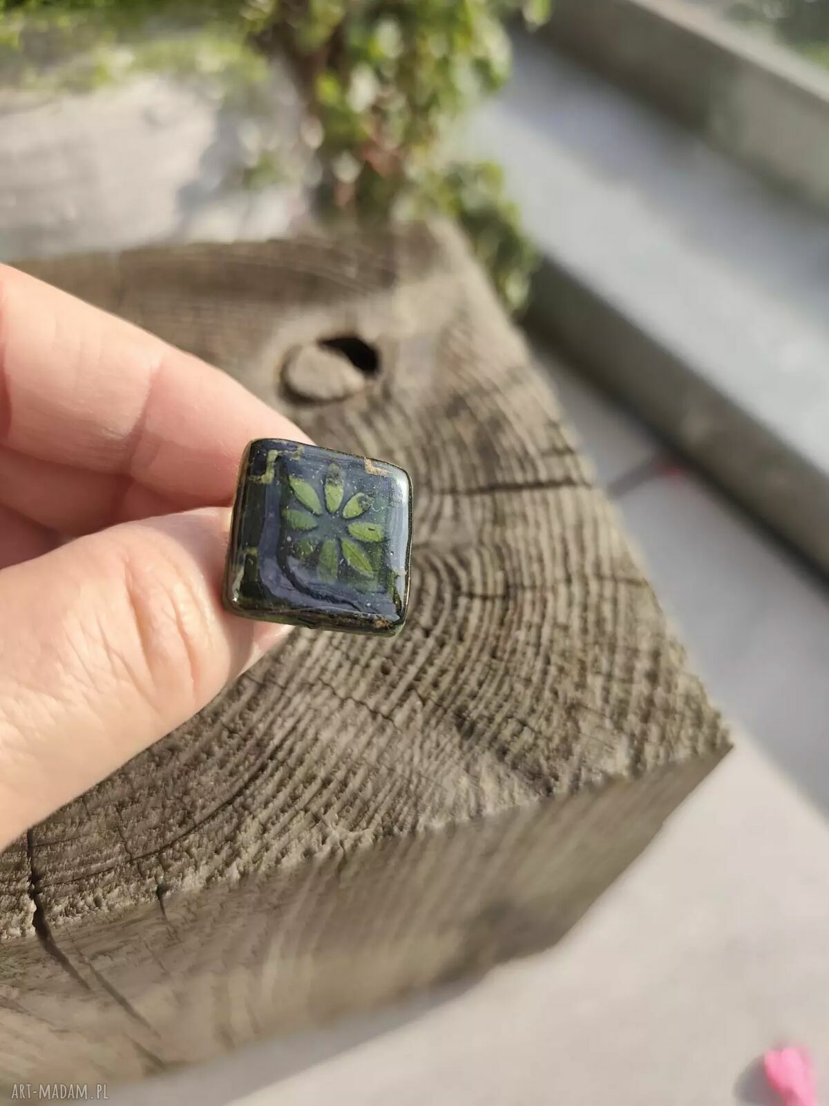 Regulowany zielony pierścionek ceramiczny na stali