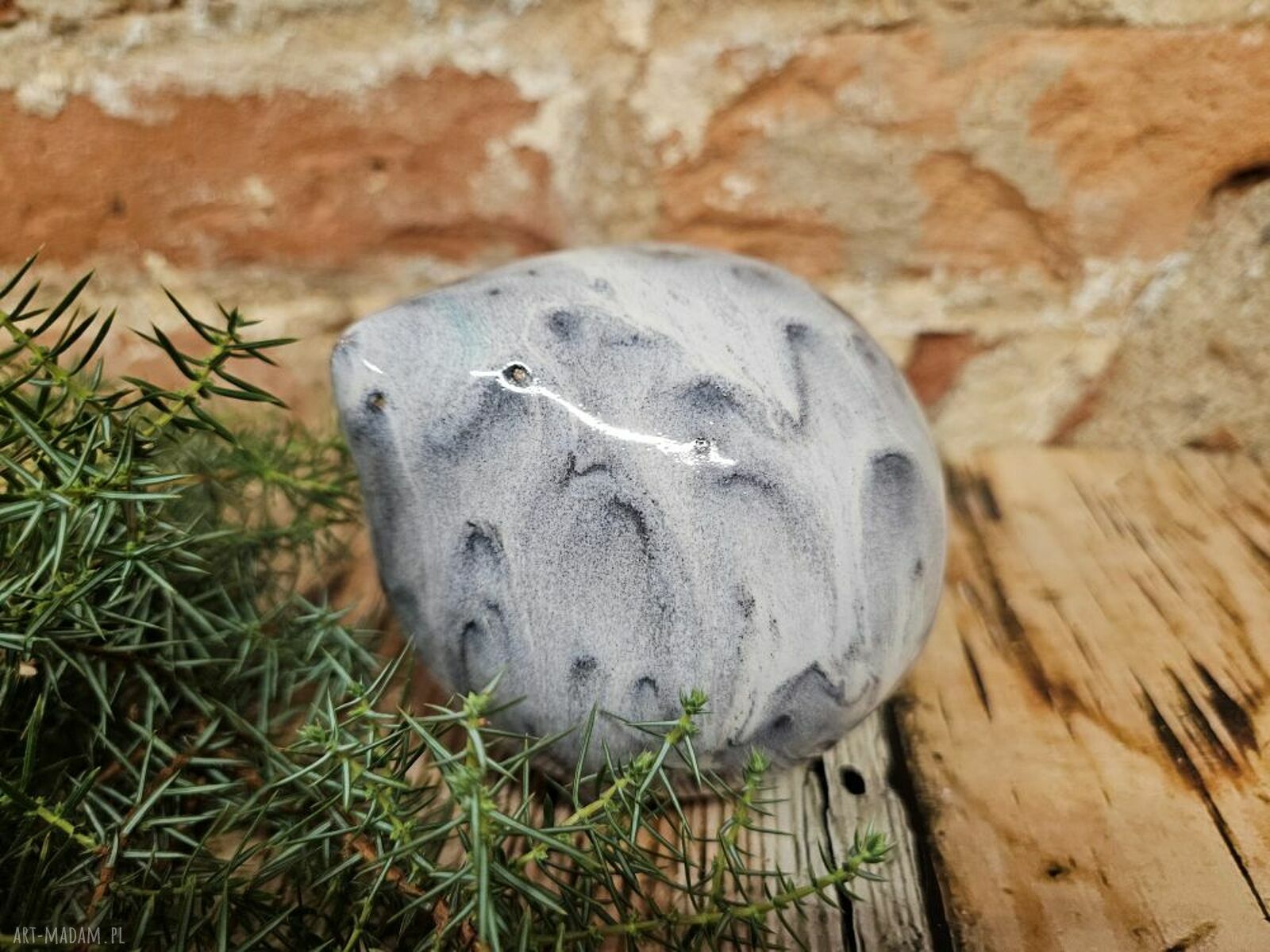 Ceramiczny ptaszek - ręcznie malowana dekoracja świąteczna w bieli i niebieskim