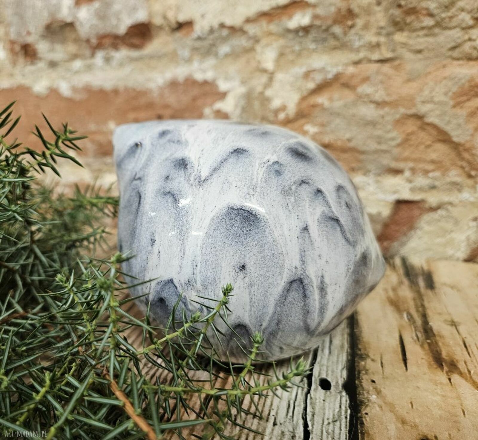 Ceramiczny ptaszek - ręcznie malowana dekoracja świąteczna w bieli i niebieskim